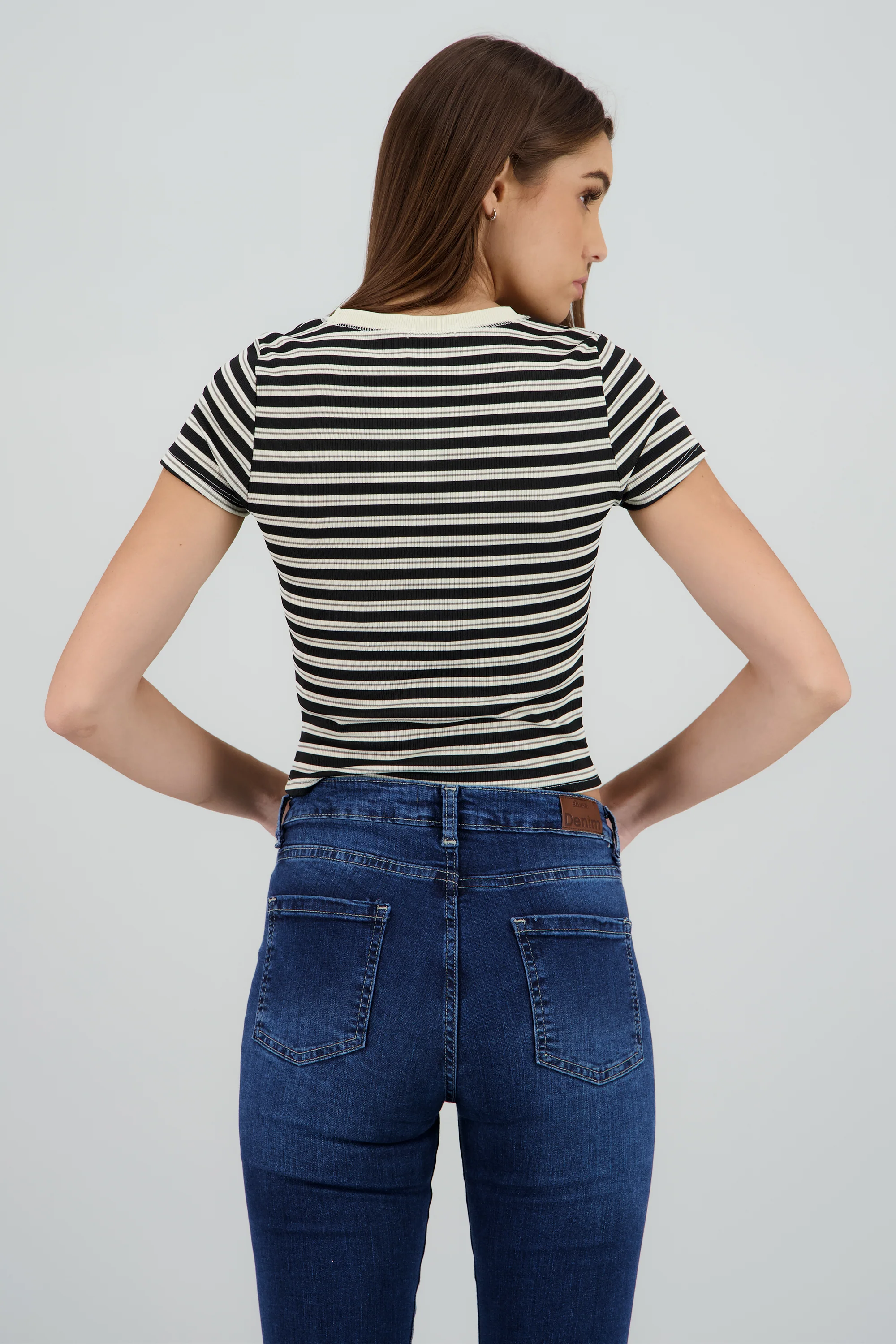 Playera cuello redondo lineas - Image 4