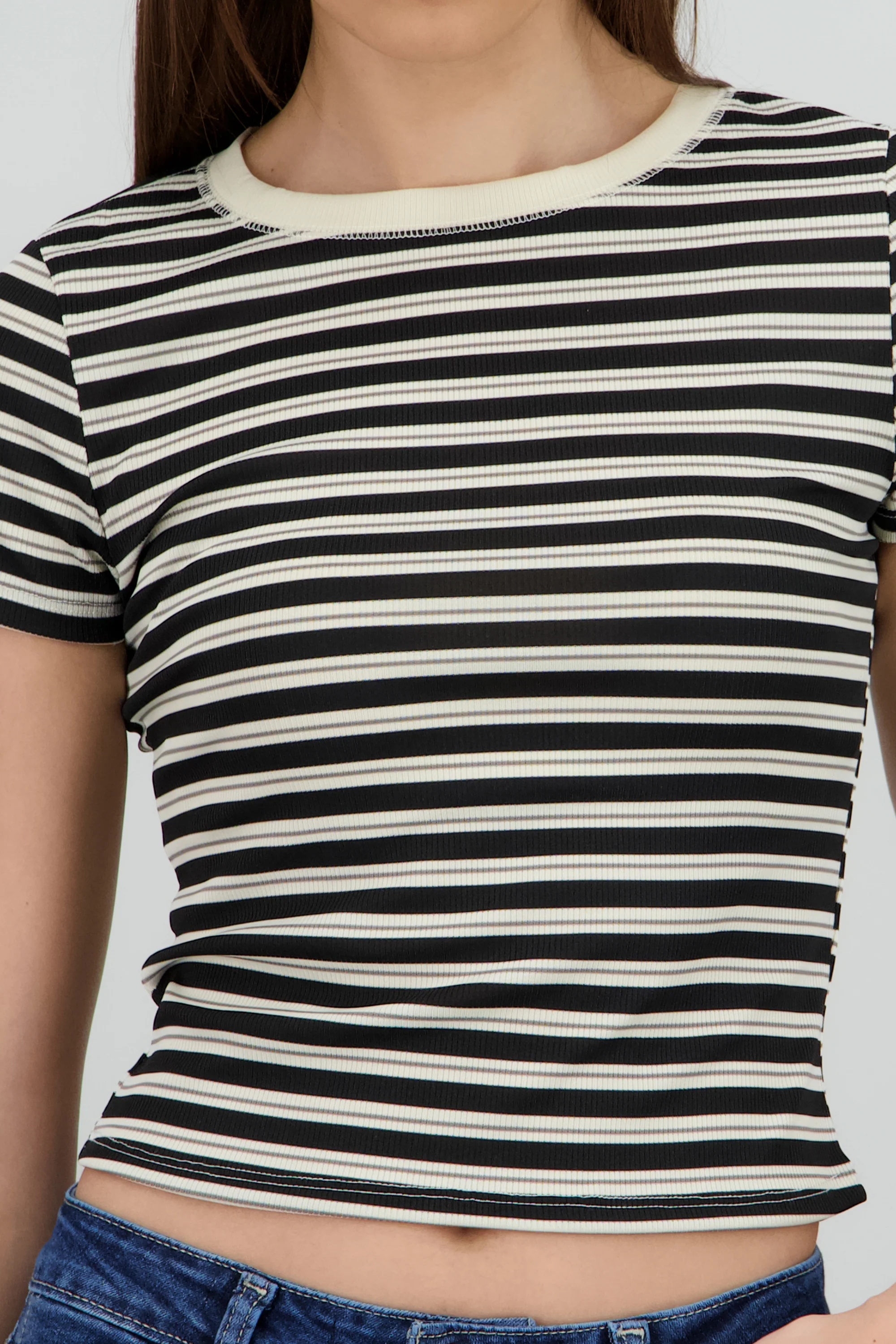 Playera cuello redondo lineas - Image 5