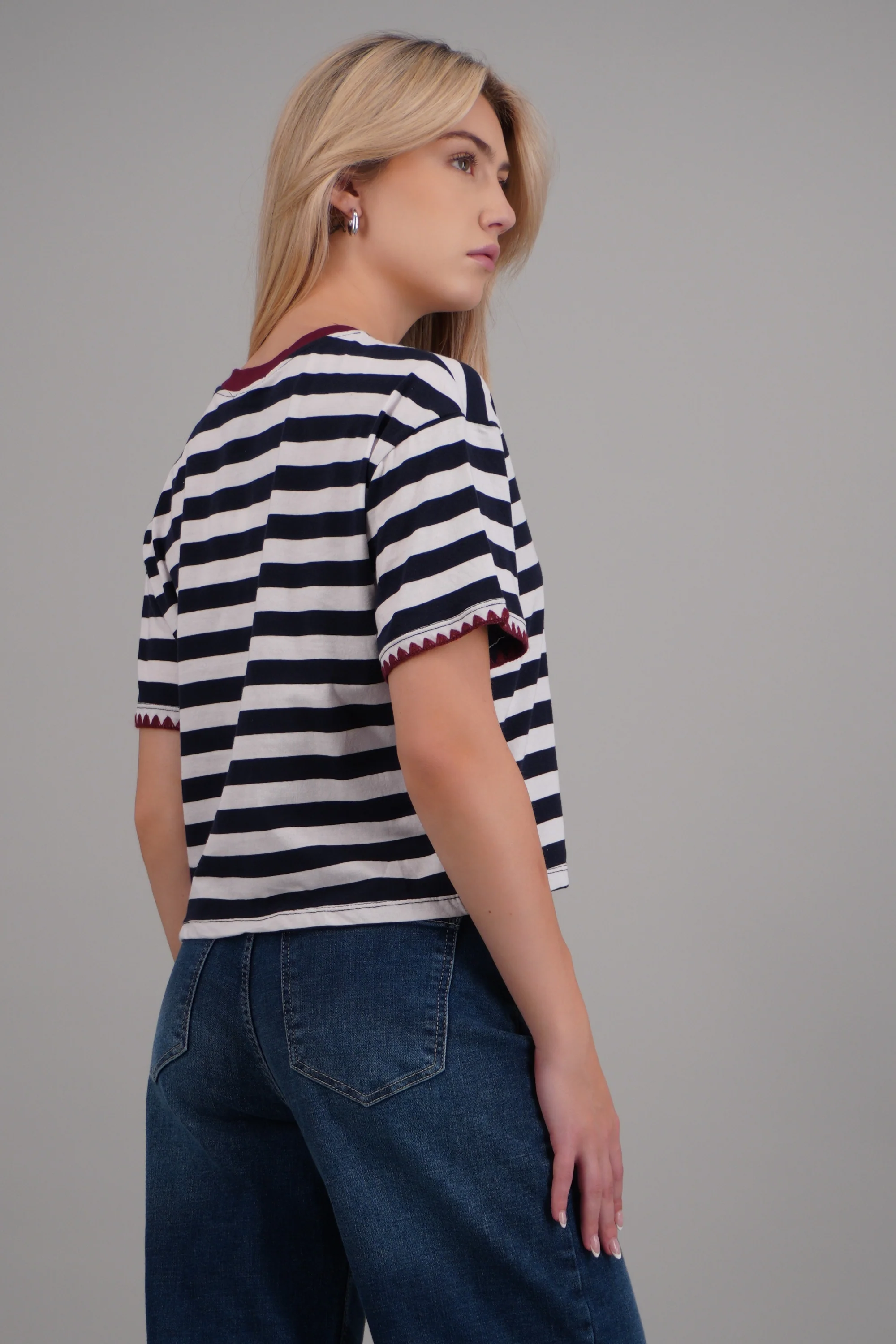 Playera golden coast rayas detalle bordado - Image 4
