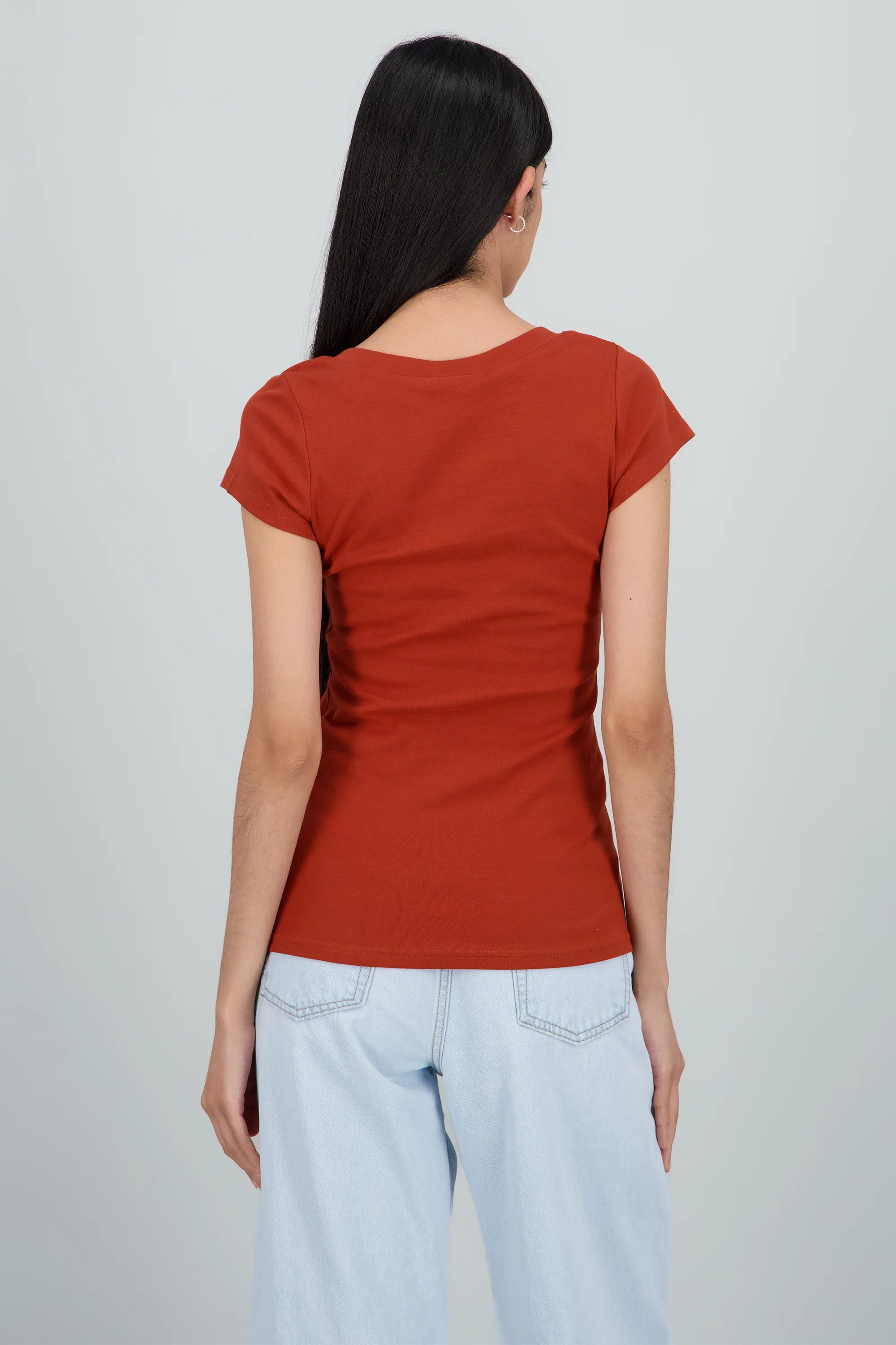 Playera lisa manga corta cuello v - Image 4
