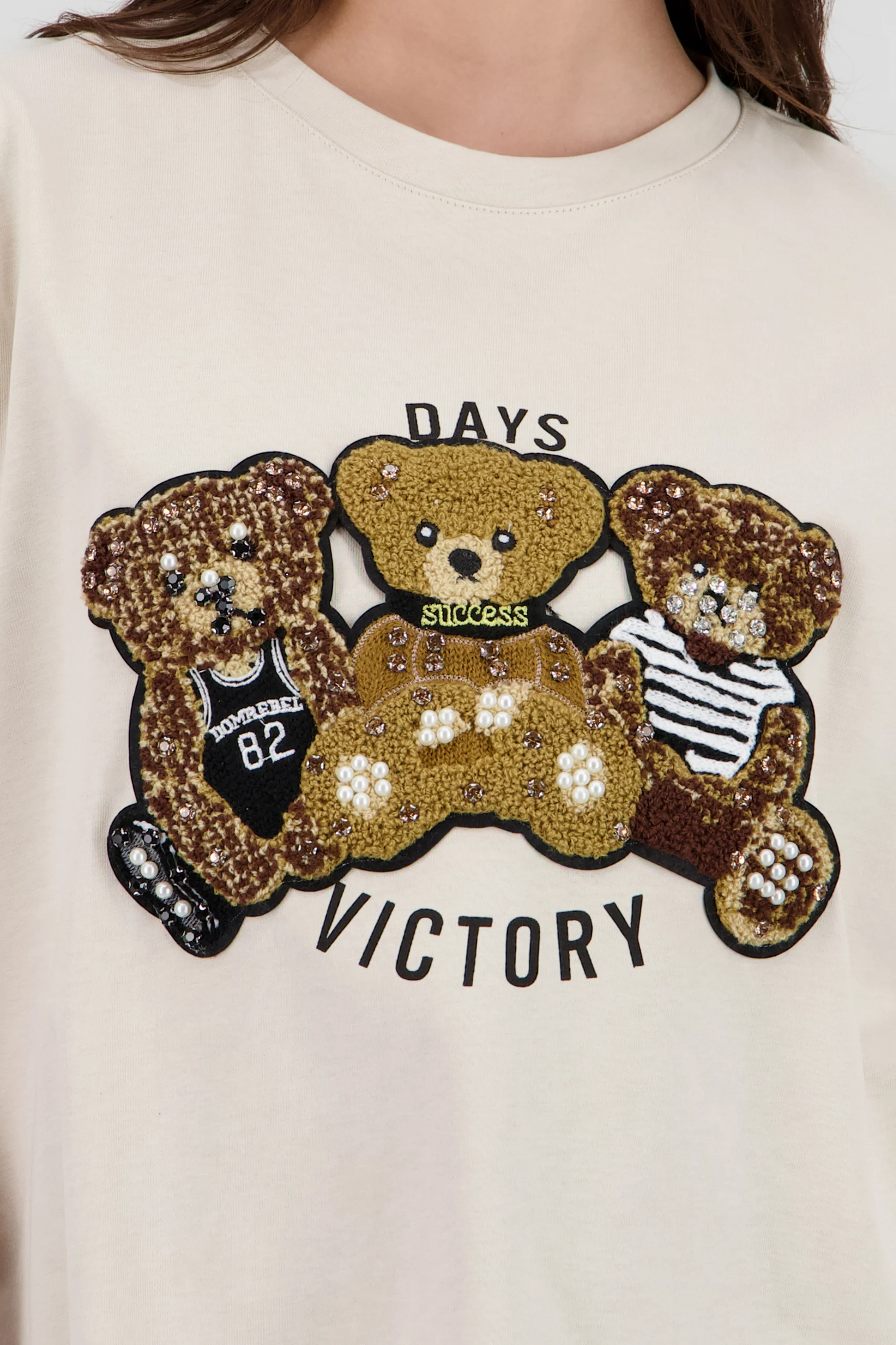 Playera manga corta detalle osos textura - Image 5
