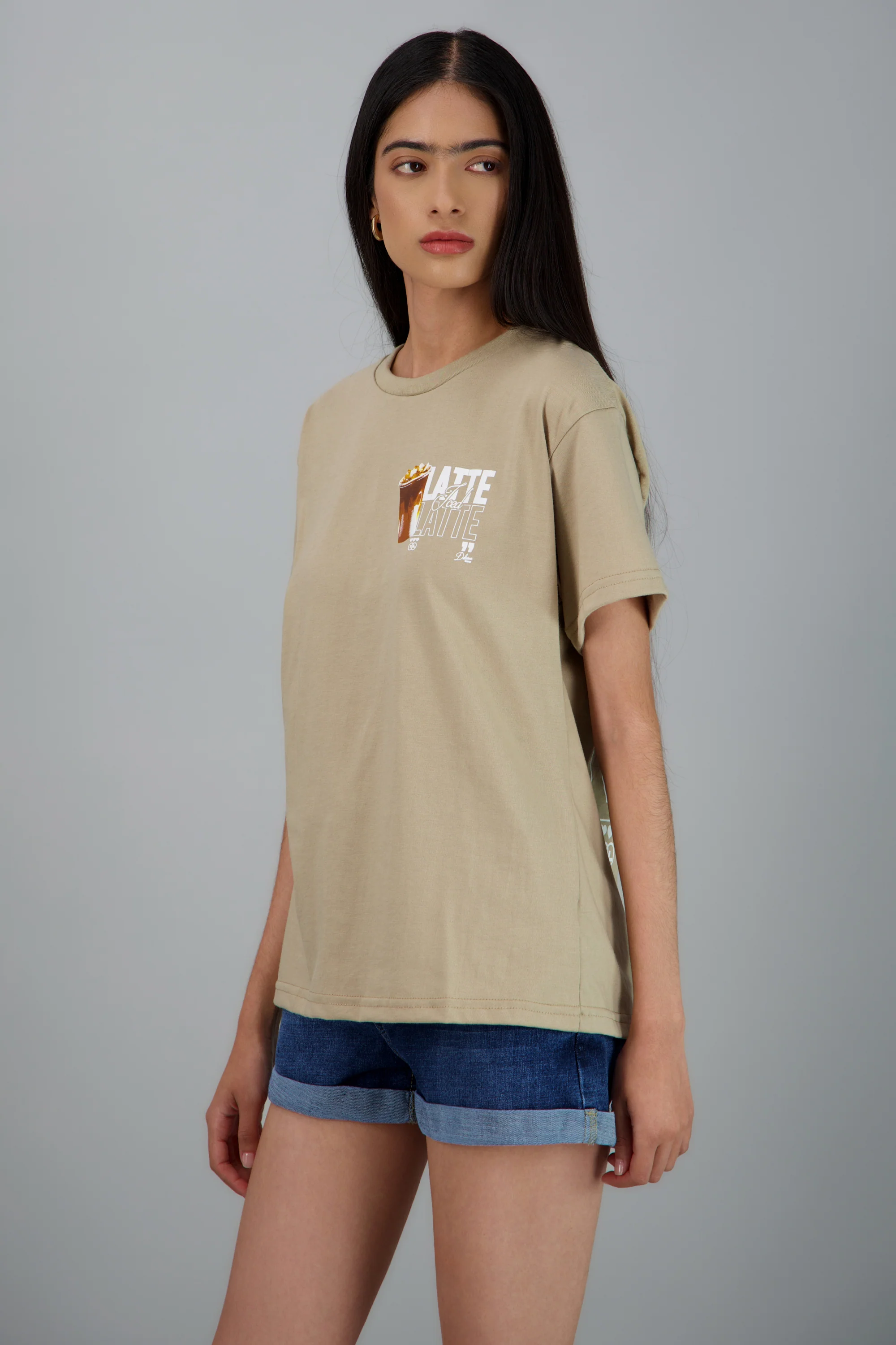 Playera manga corta estampado latte - Image 3