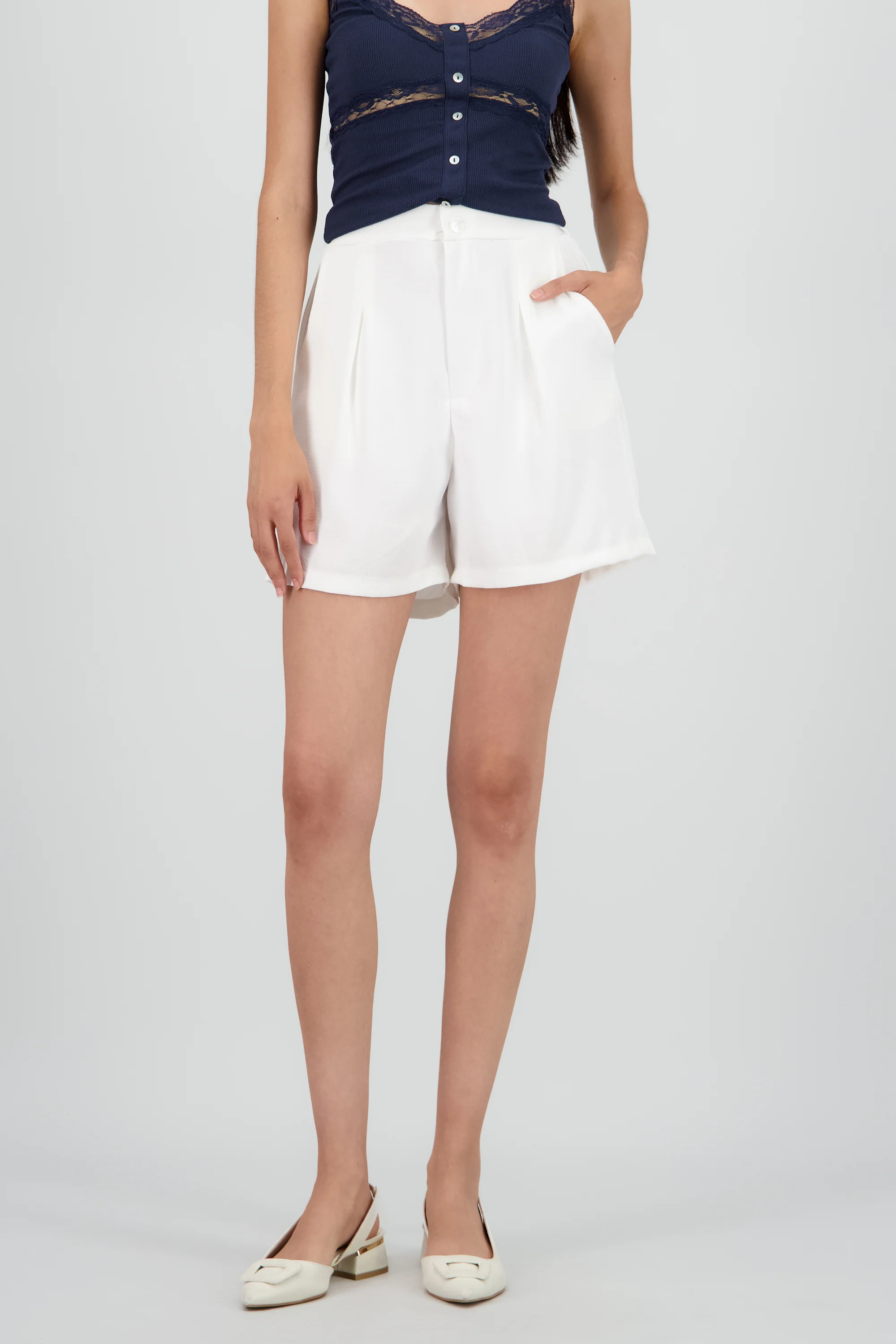 Short amplio detalle pinzas - Image 2
