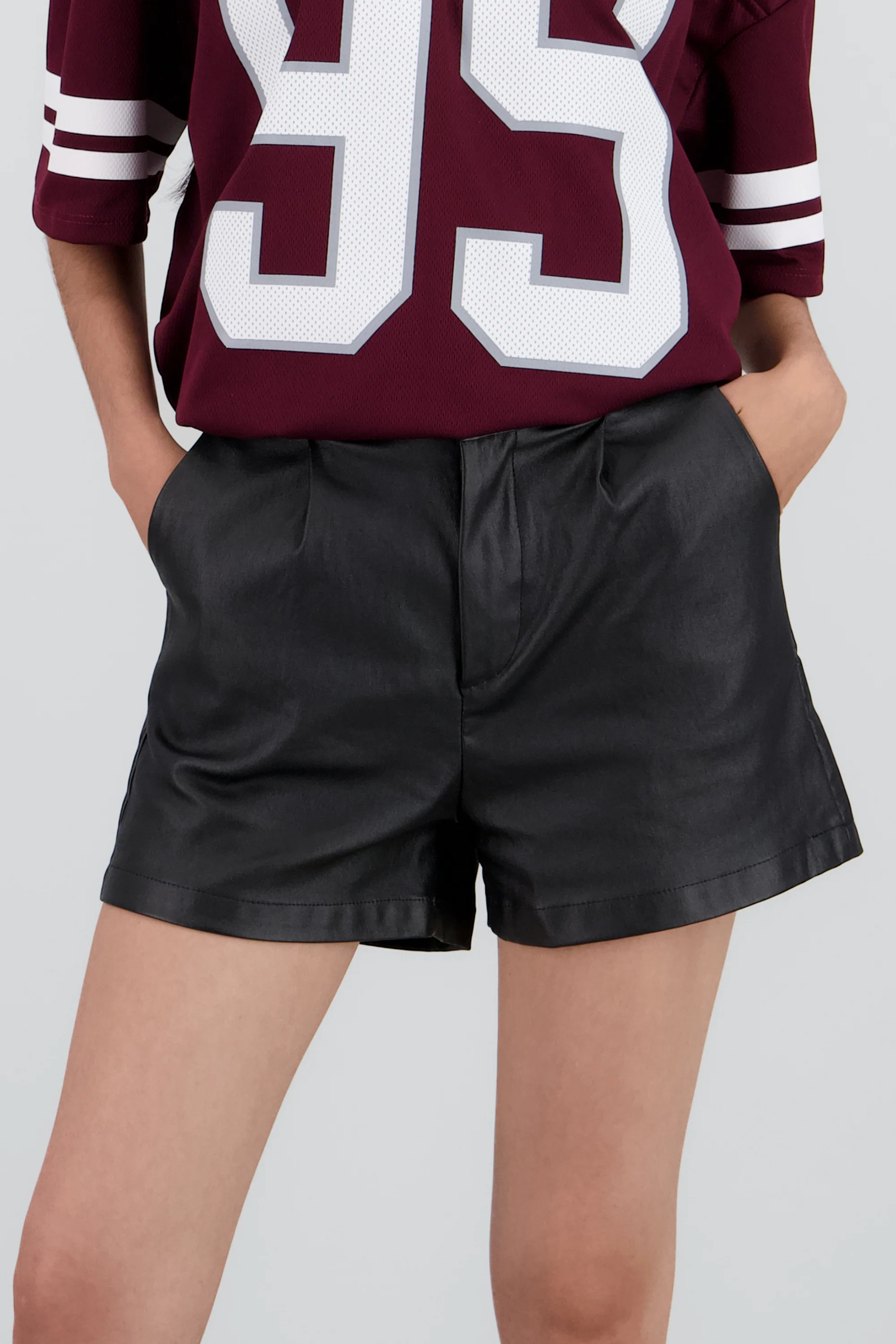 Short de pu con pinzas - Image 5