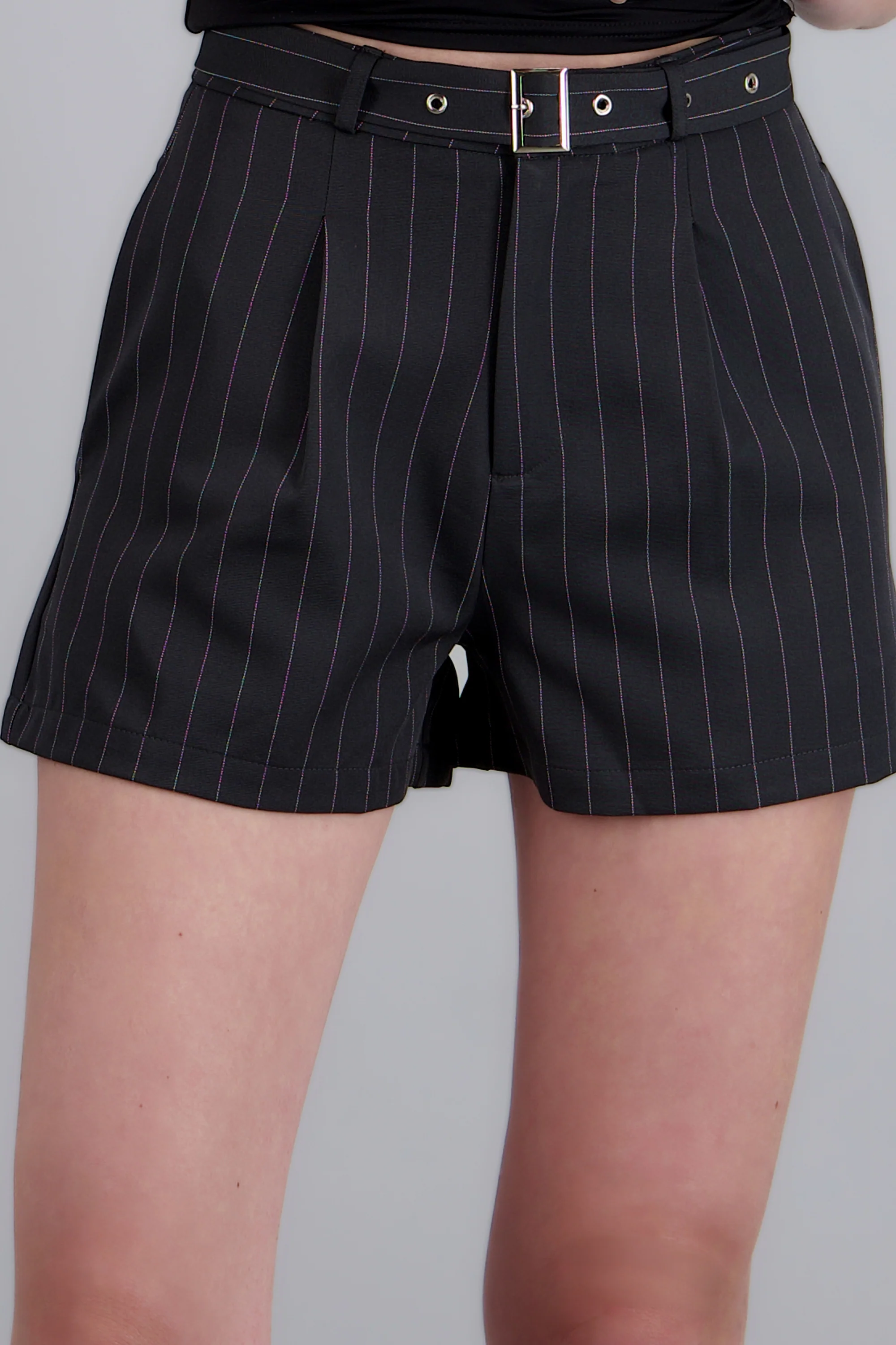 Short detalle pinzas con cinto - Image 5