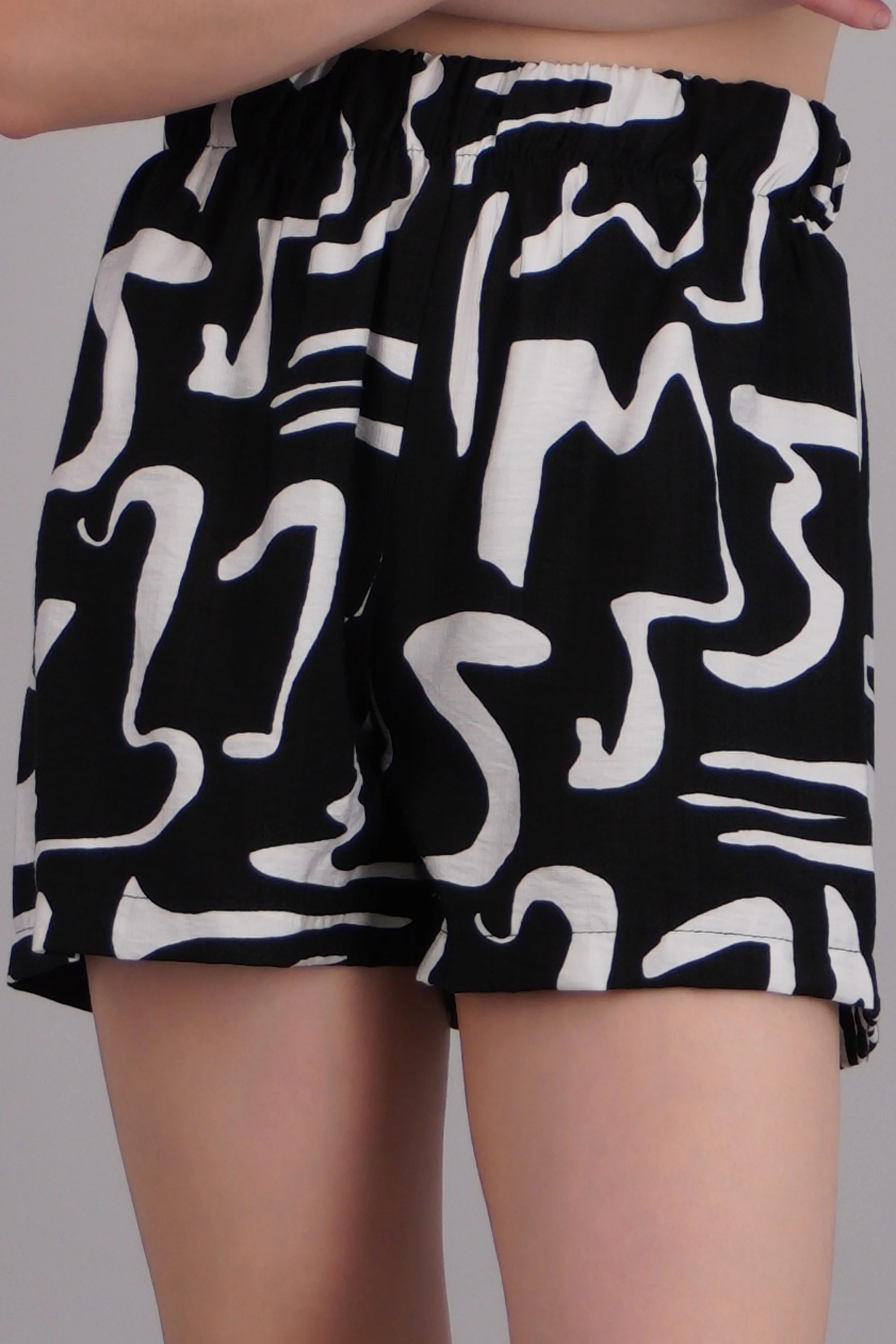 Short detalle resorte estampado geometrico - Image 5