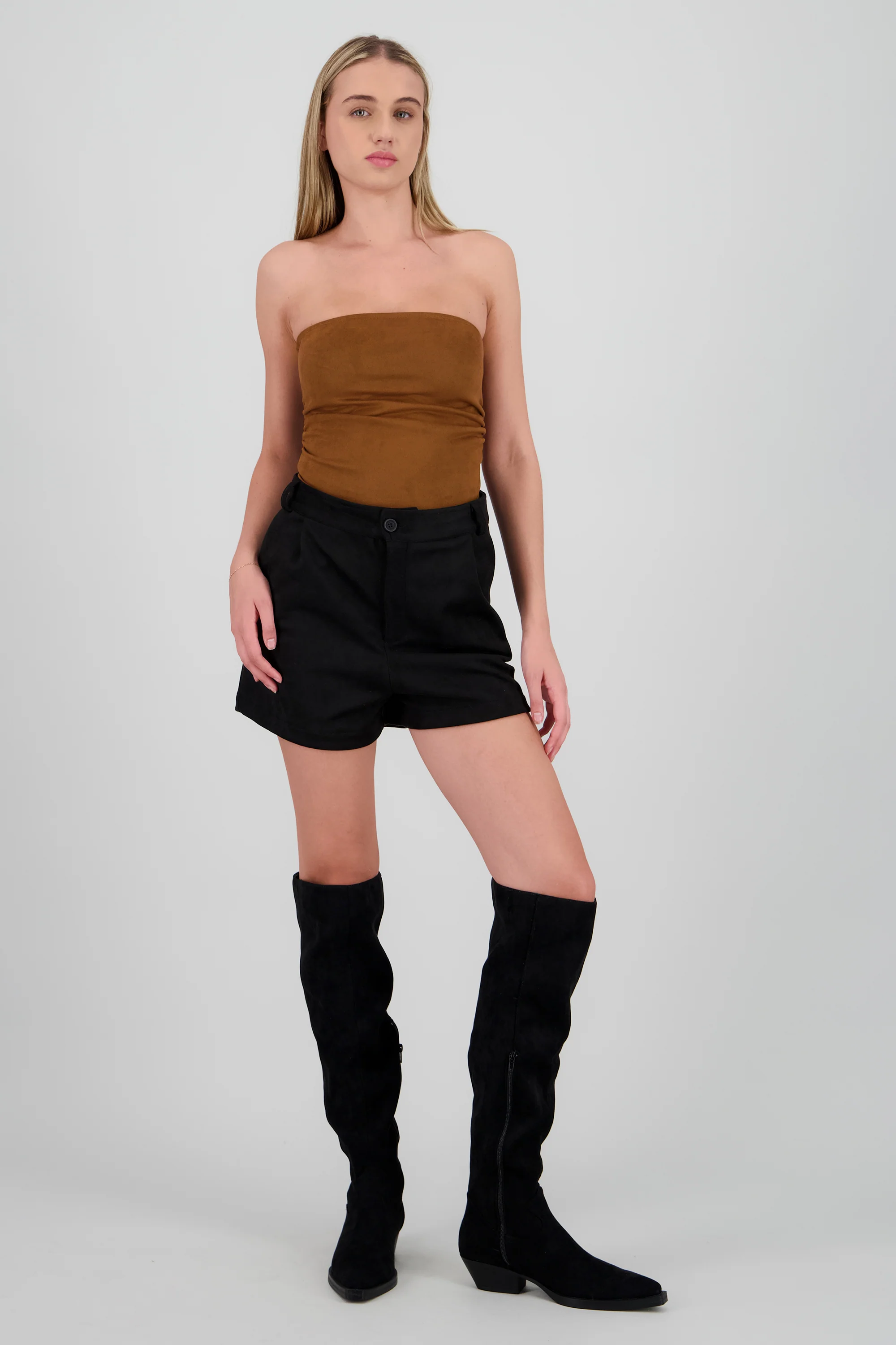 Short mini detalle pinzas suede