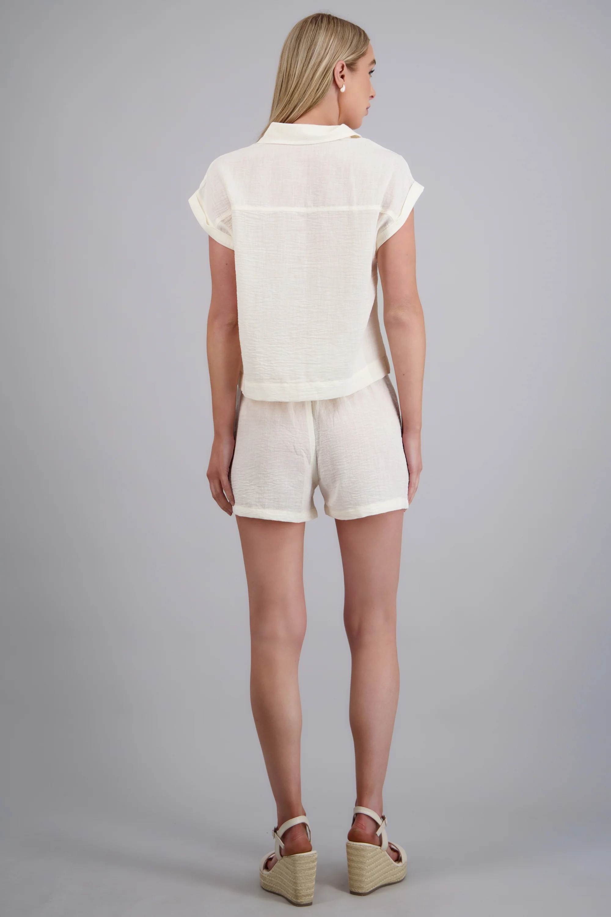 Short resorte con bolsas - Image 4