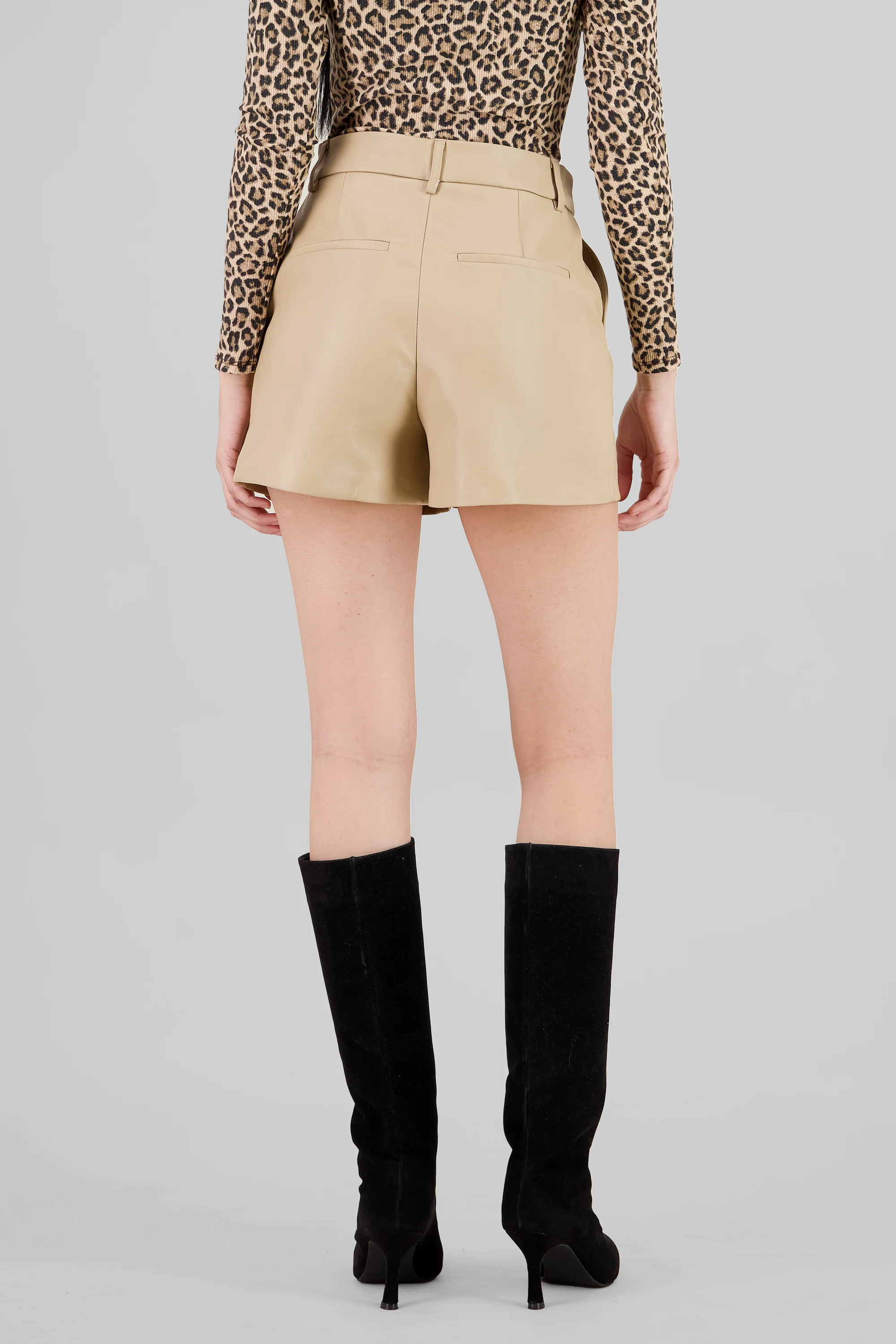 Short tipo piel liso - Image 4