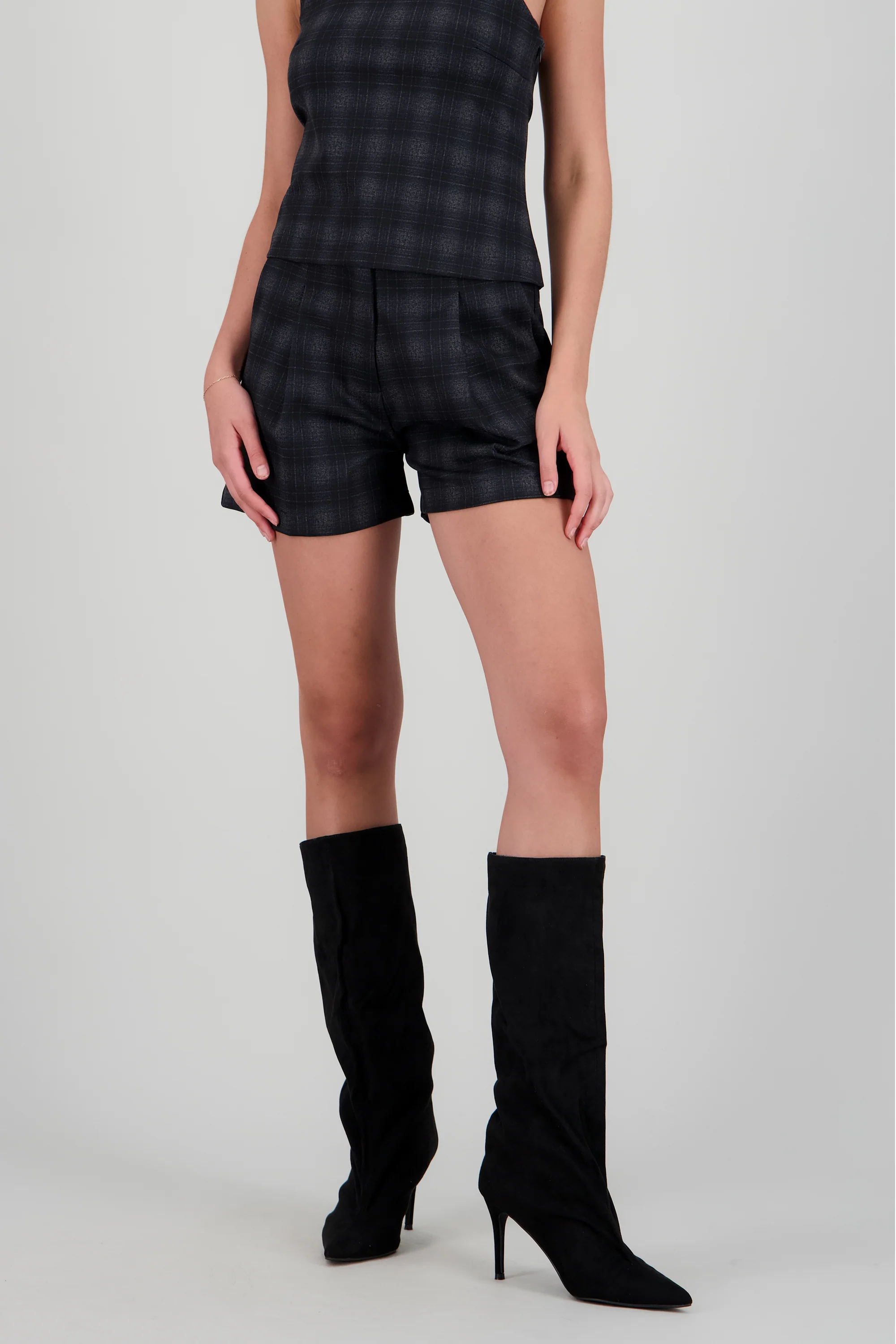 Shorts con pinzas estampado cruadros - Image 2
