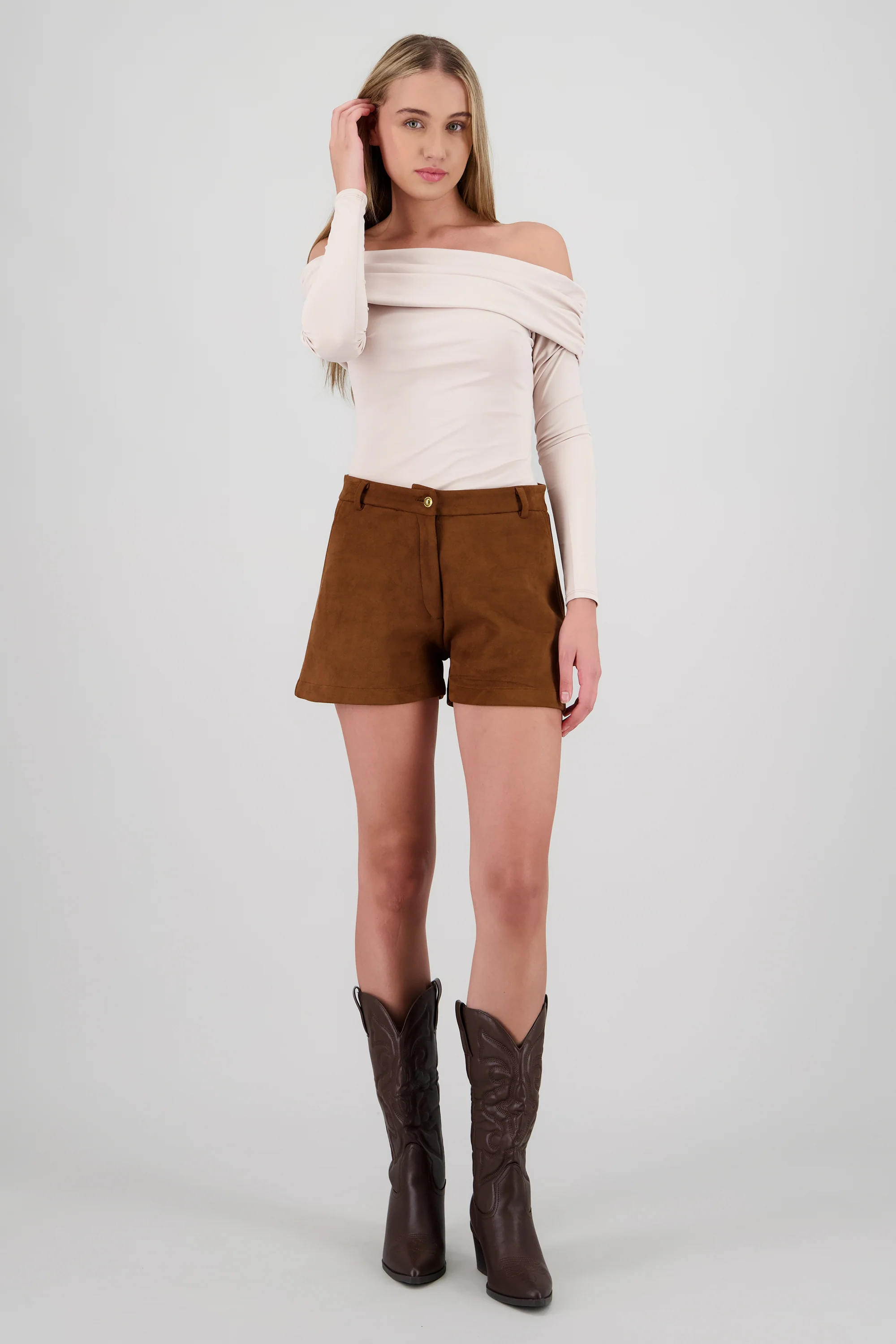 Shorts de suede bolsas detalle boton