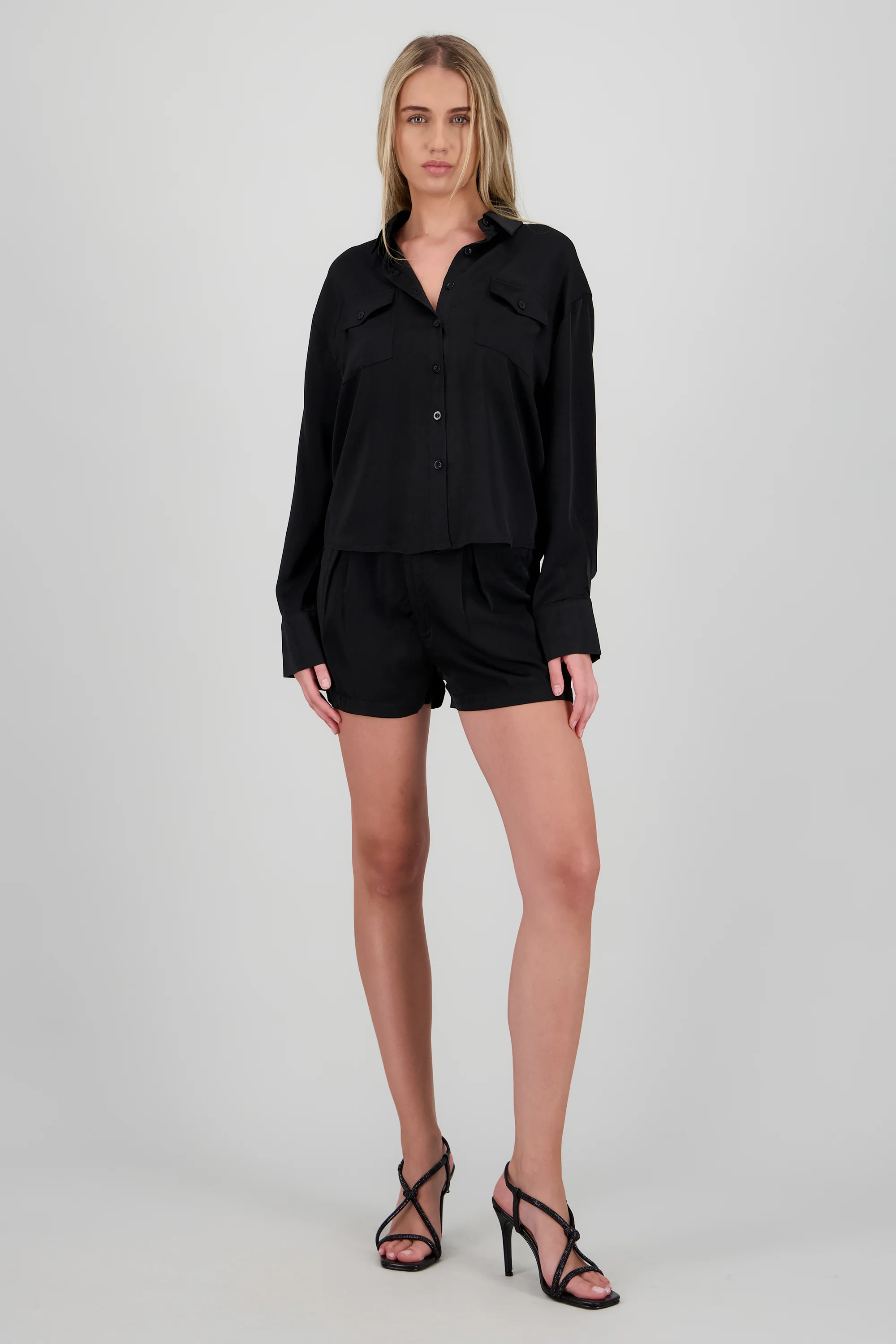 Shorts detalle pinzas