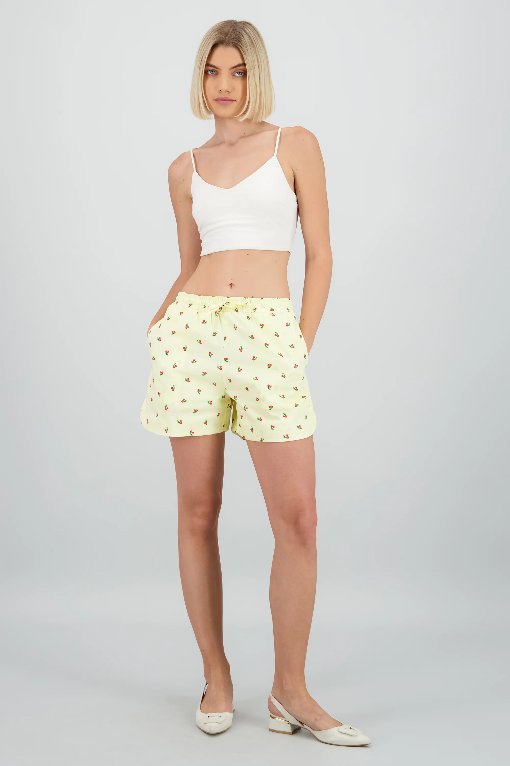 Shorts mini detalle bolsas cerezas