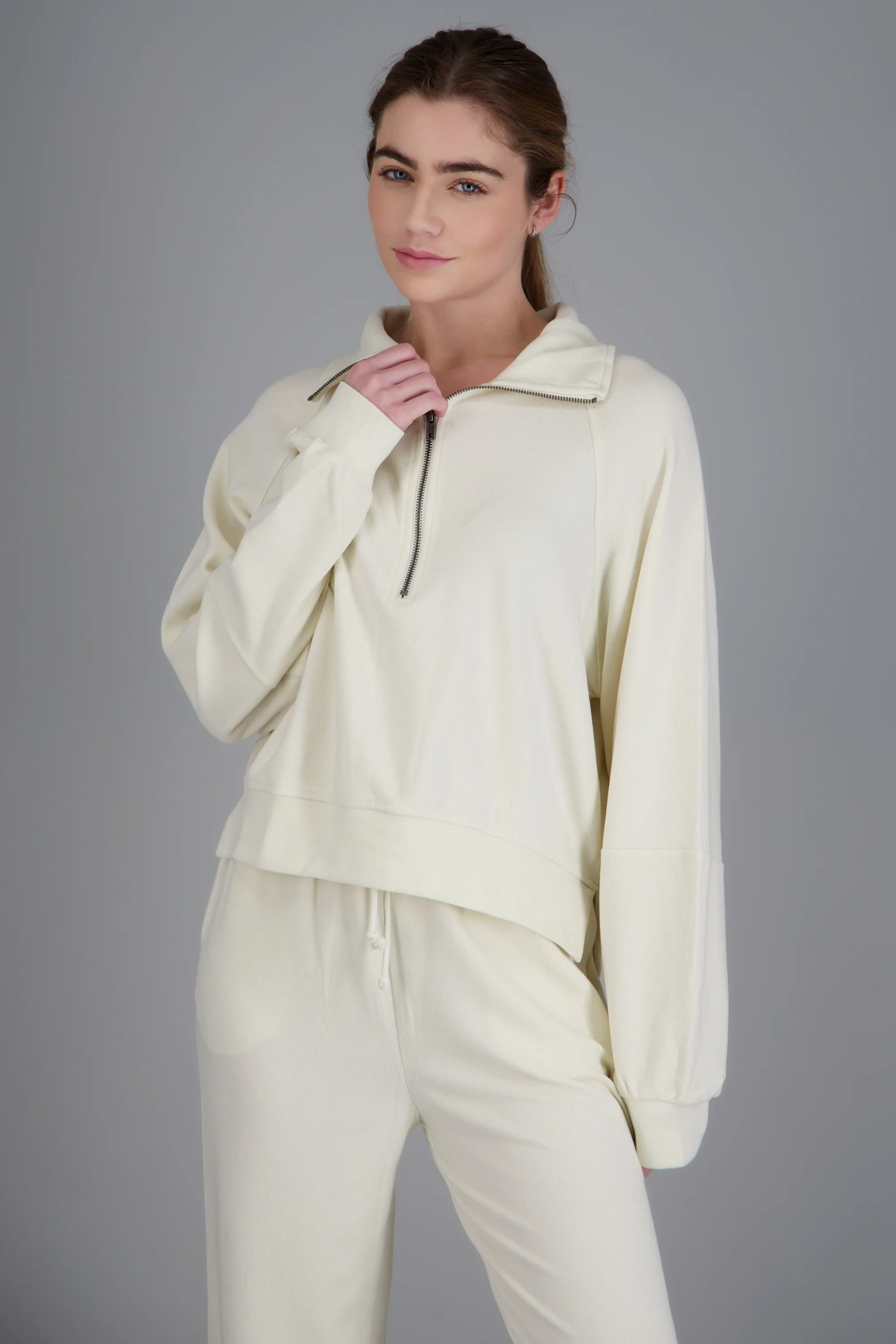 Sudadera cuello polo con cierre - Image 2