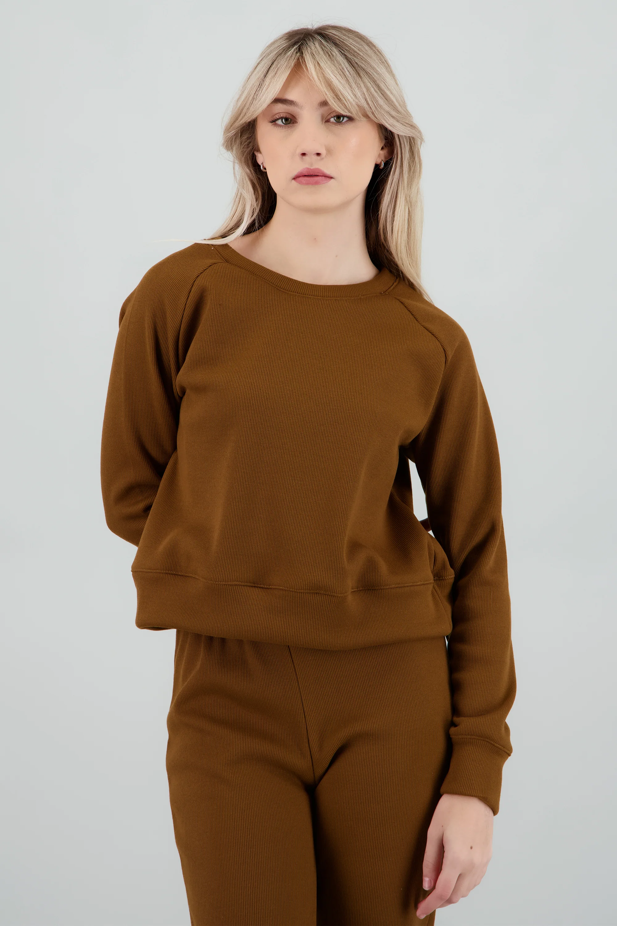 Sudadera cuello redondo detalle flece