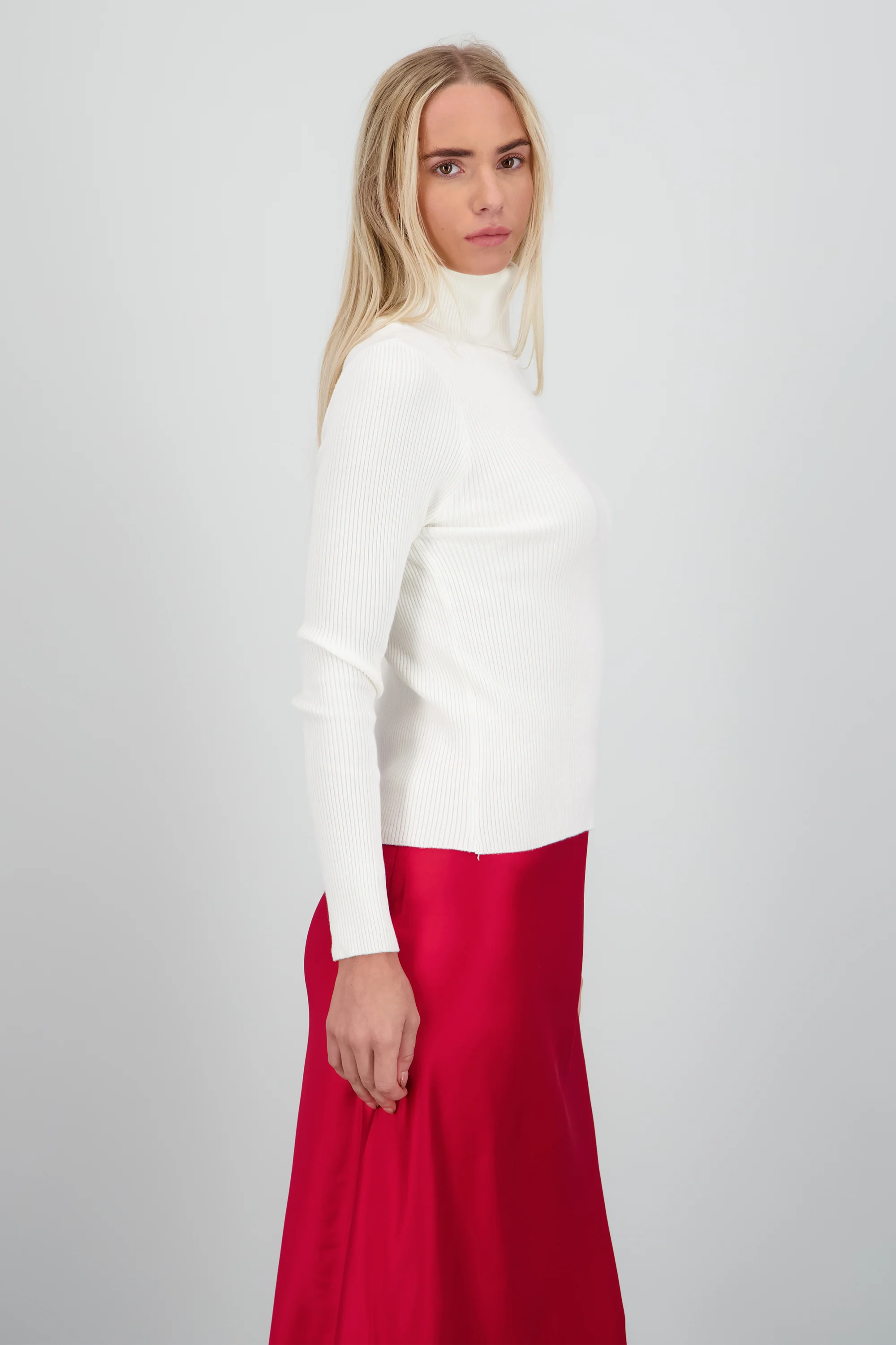 Sueter acanalado con cuello alto - Image 3