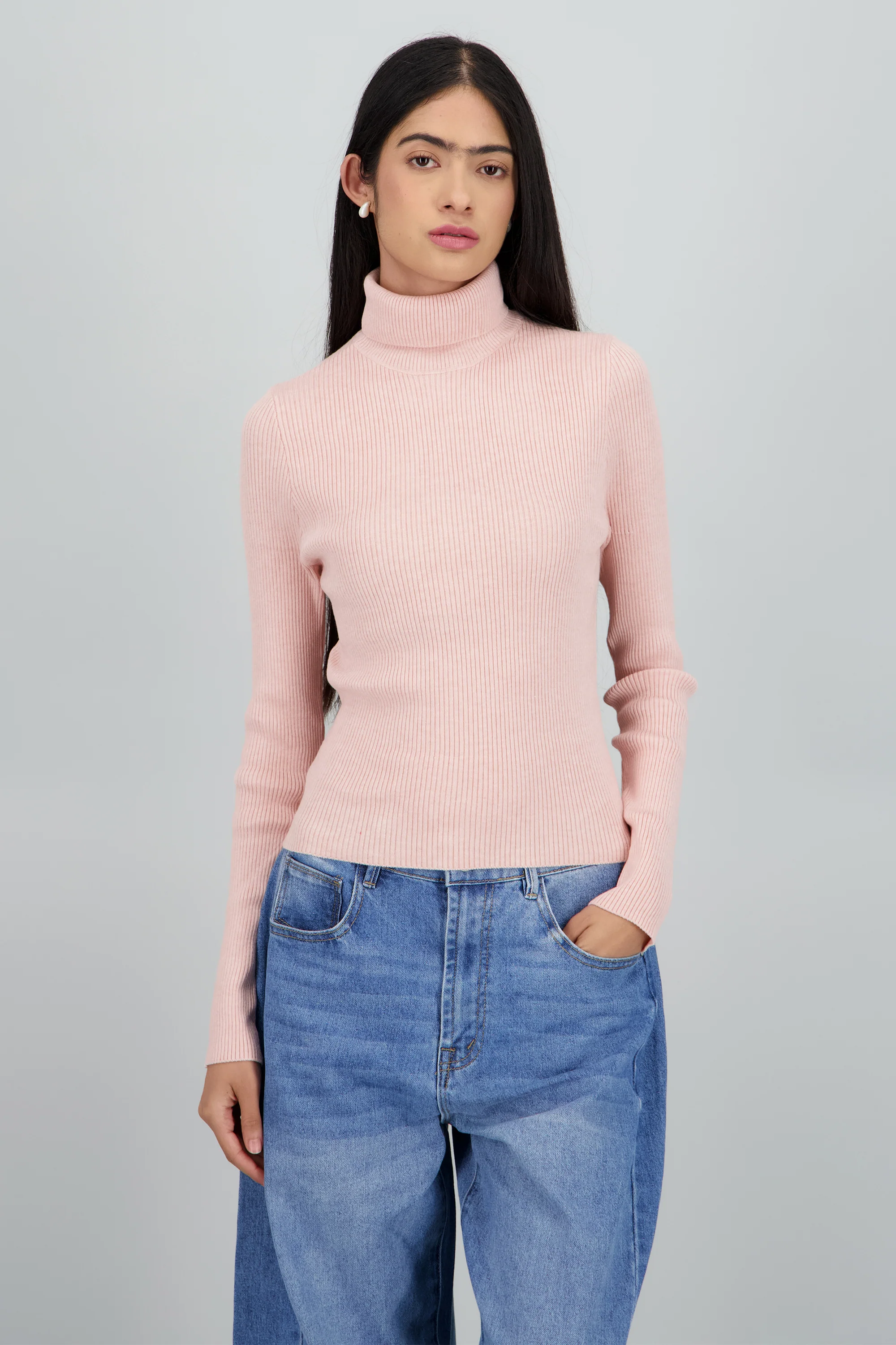 Sueter acanalado con cuello alto