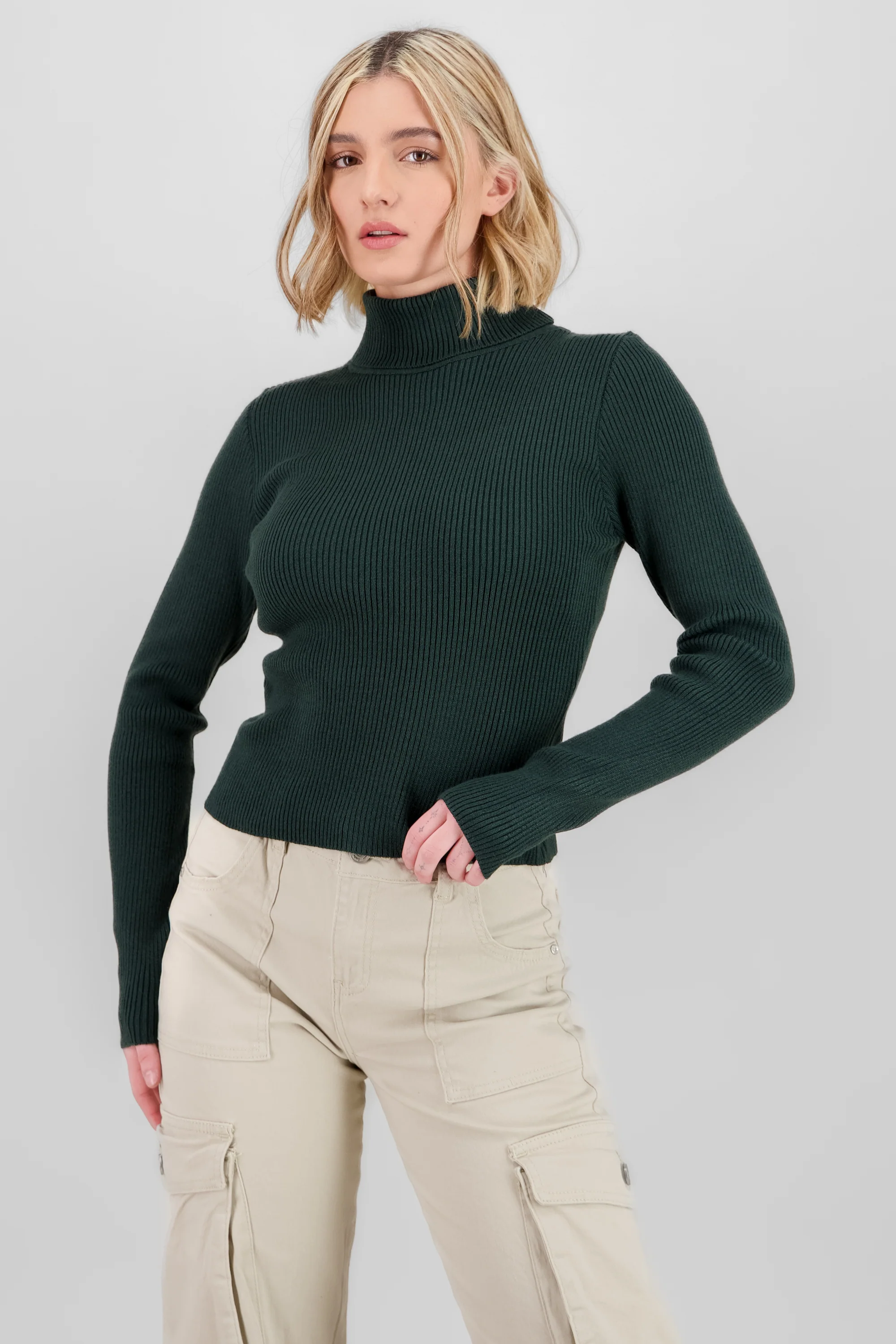Sueter acanalado de cuello alto liso