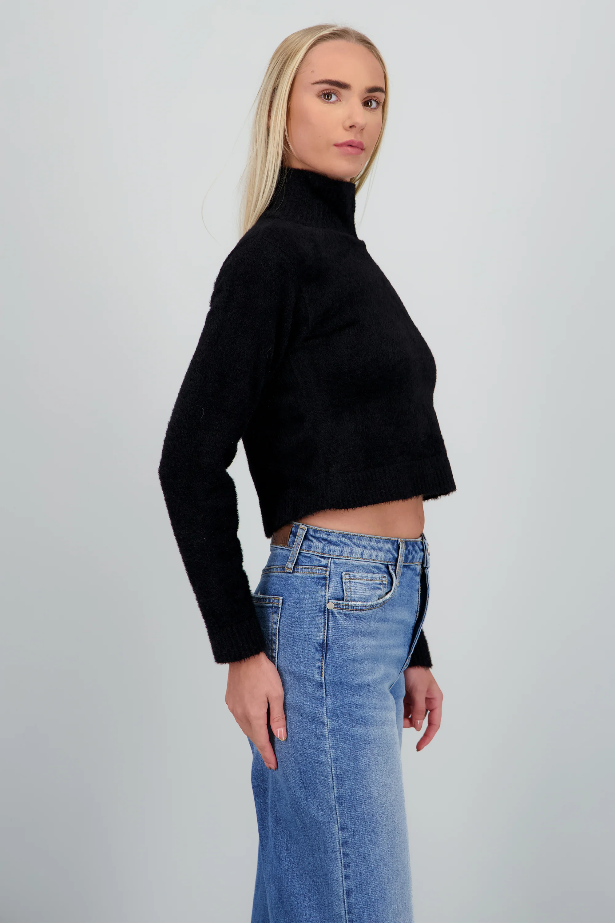 Sueter cuello alto suave - Image 3