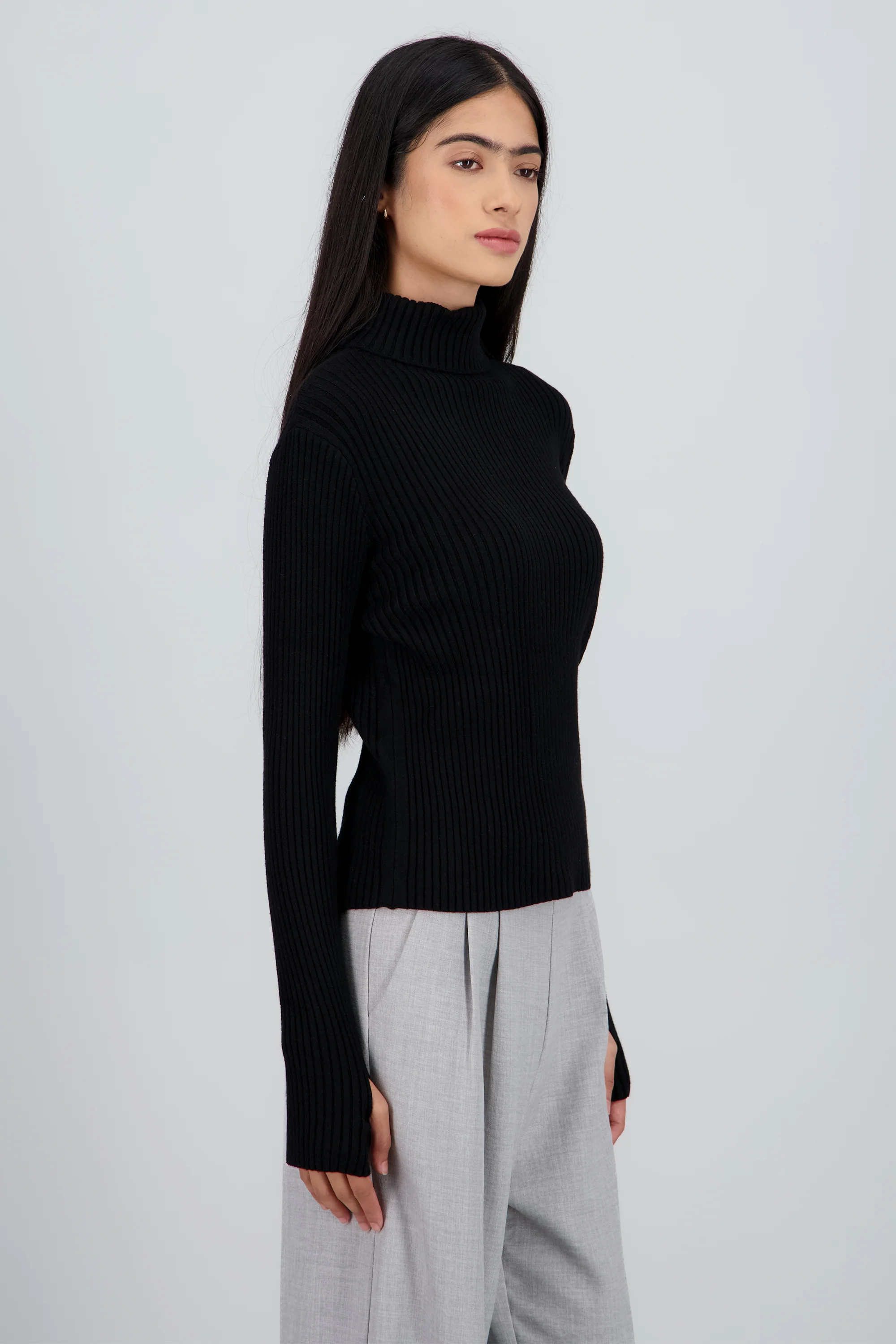 Sueter cuello alto y aberturas en los pulgares - Image 3