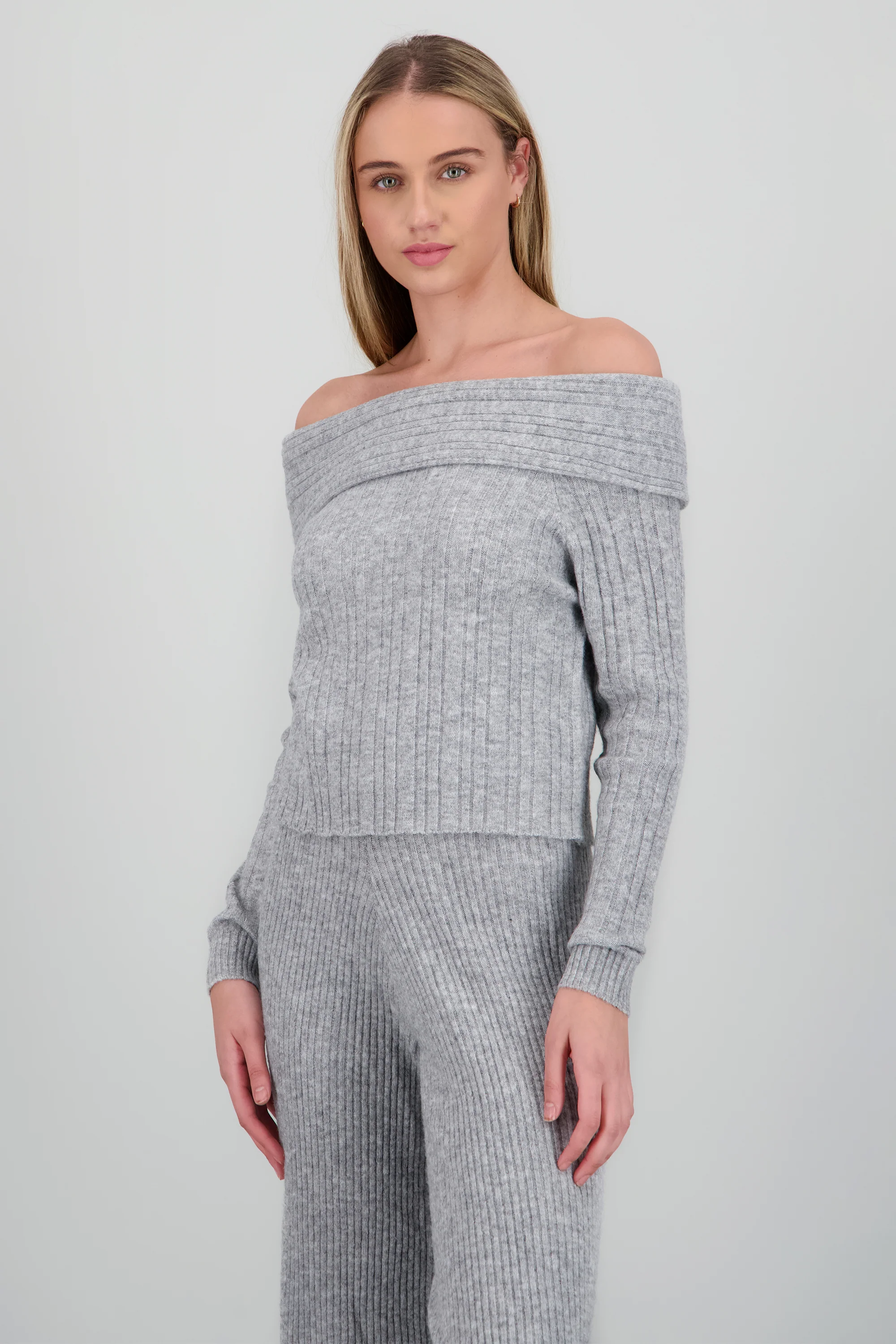 Sueter hombros descubiertos confort fit