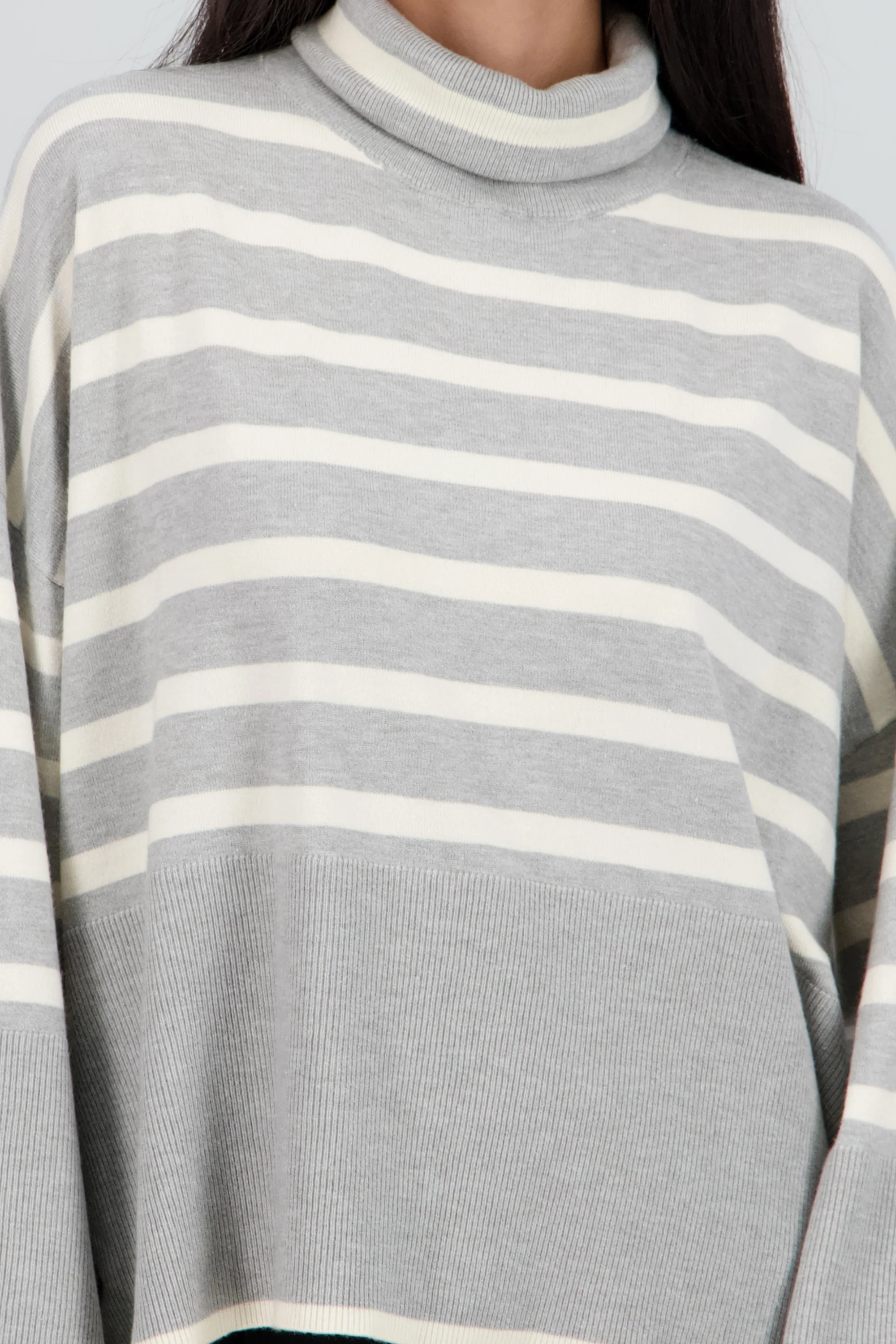 Sueter rayas cuello alto - Image 5