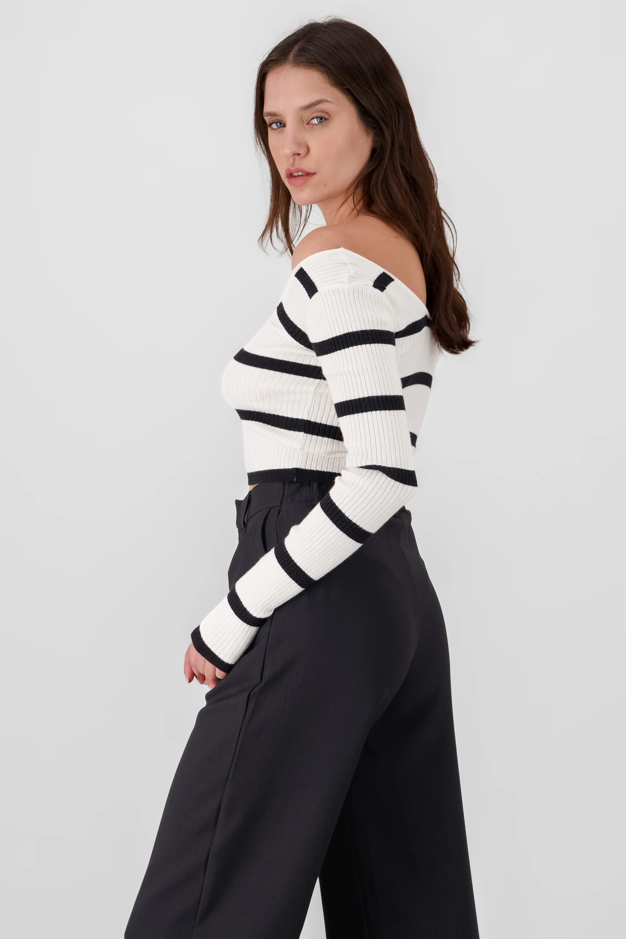 Sueter rayas cuello redondo - Image 3