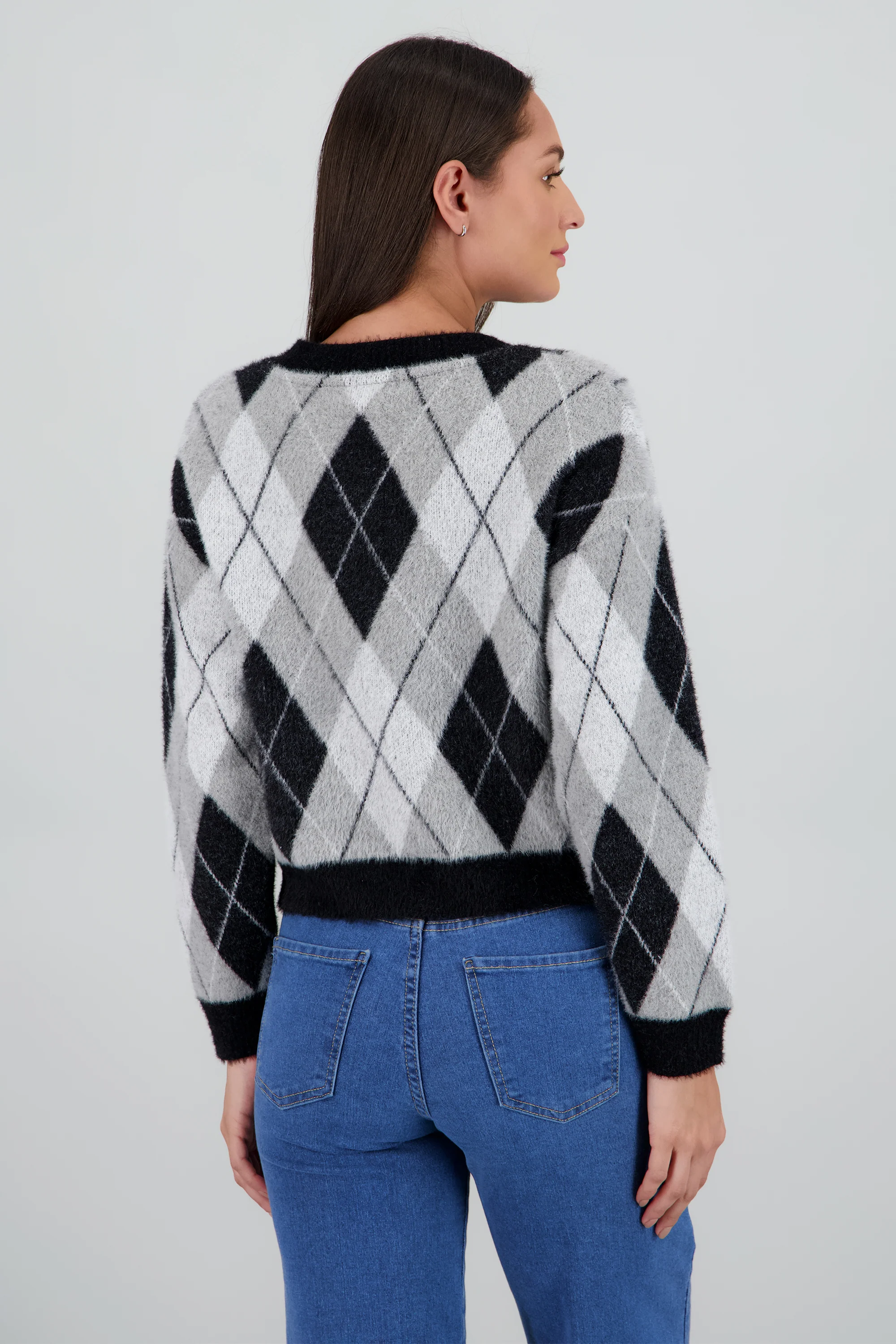 Sueter tacto pelo con estampado de rombos - Image 4