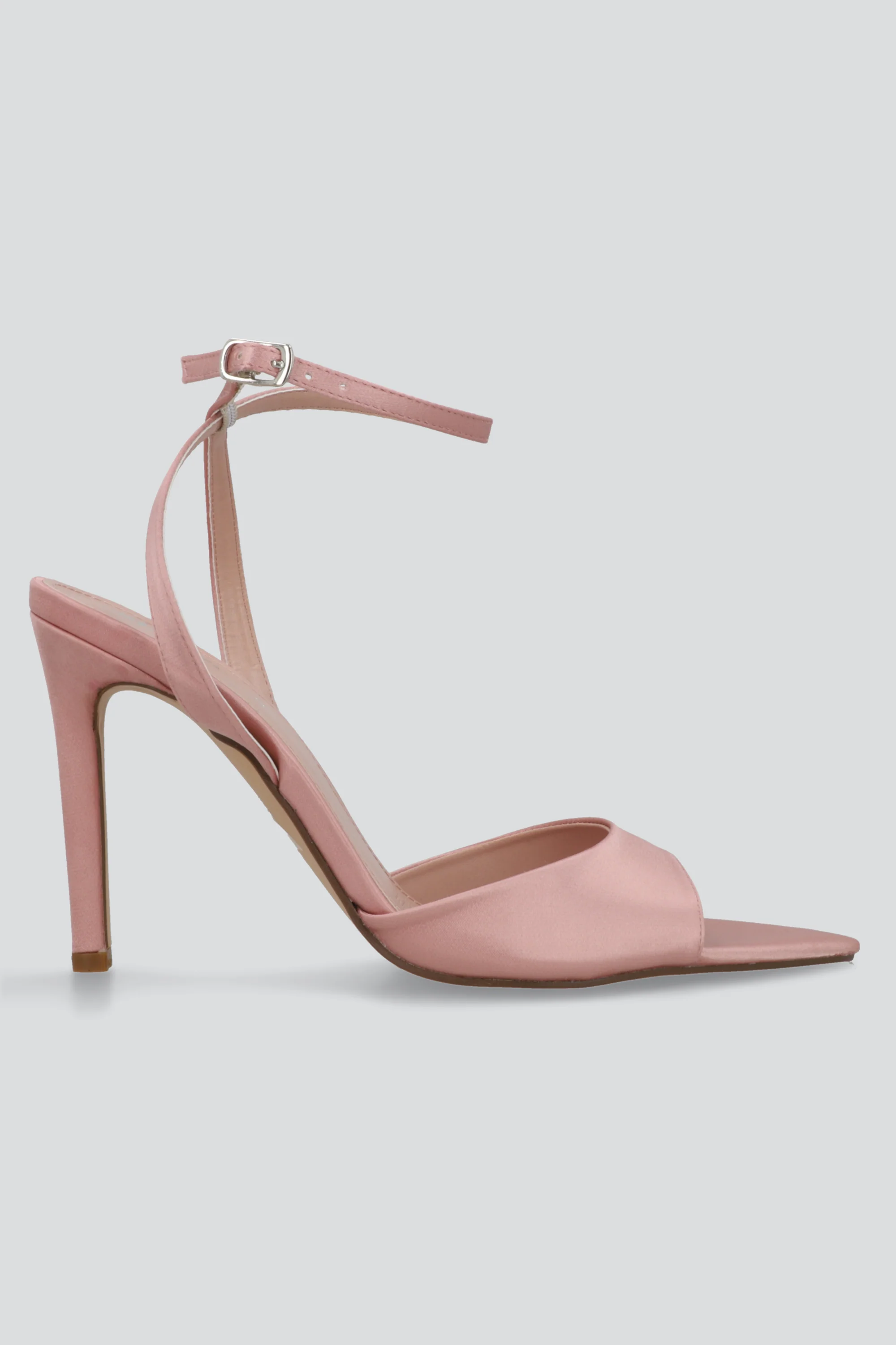 Tacon alto pointy peep toe satin