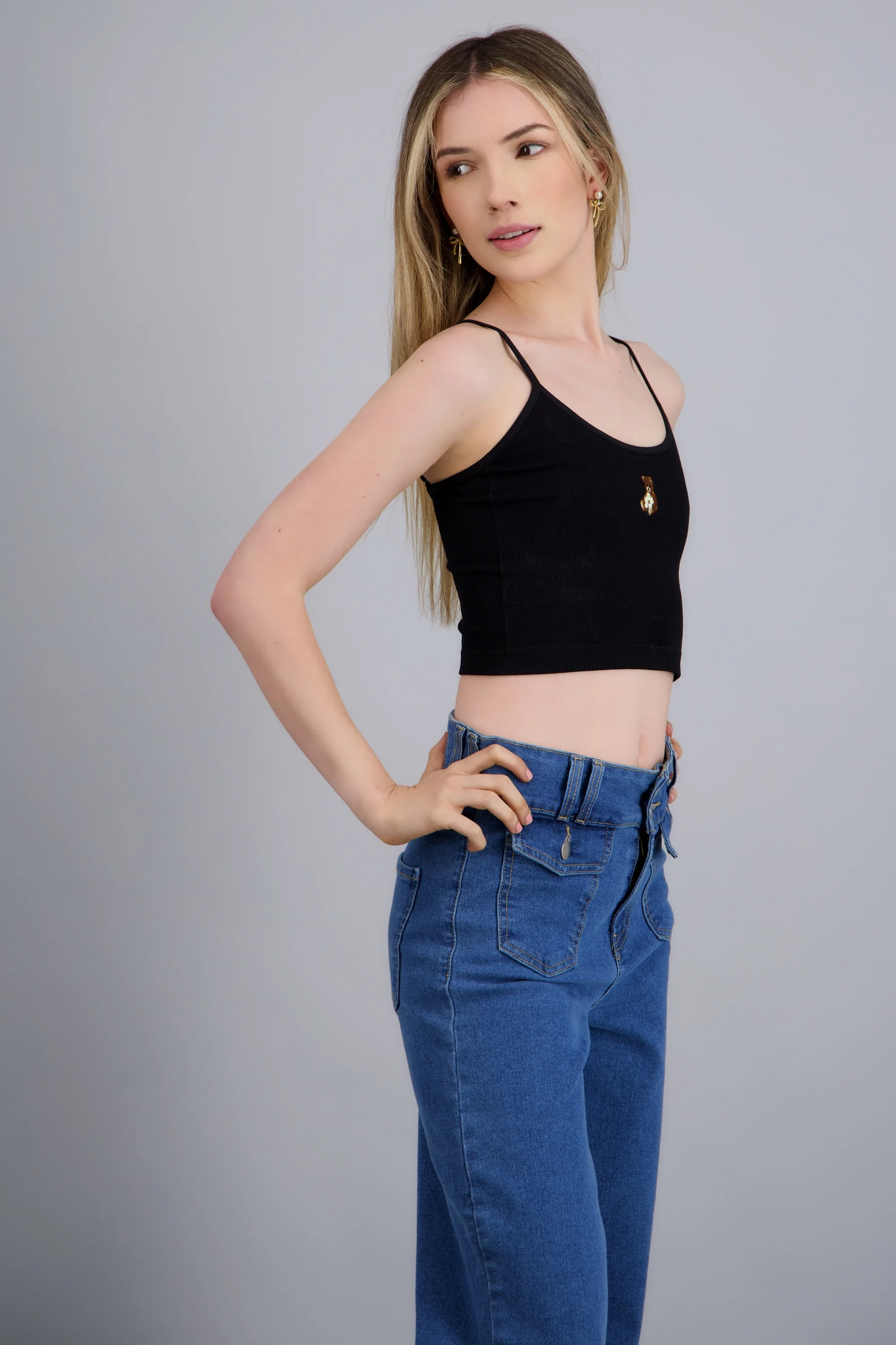Tank top crop con detalle de oso - Image 2