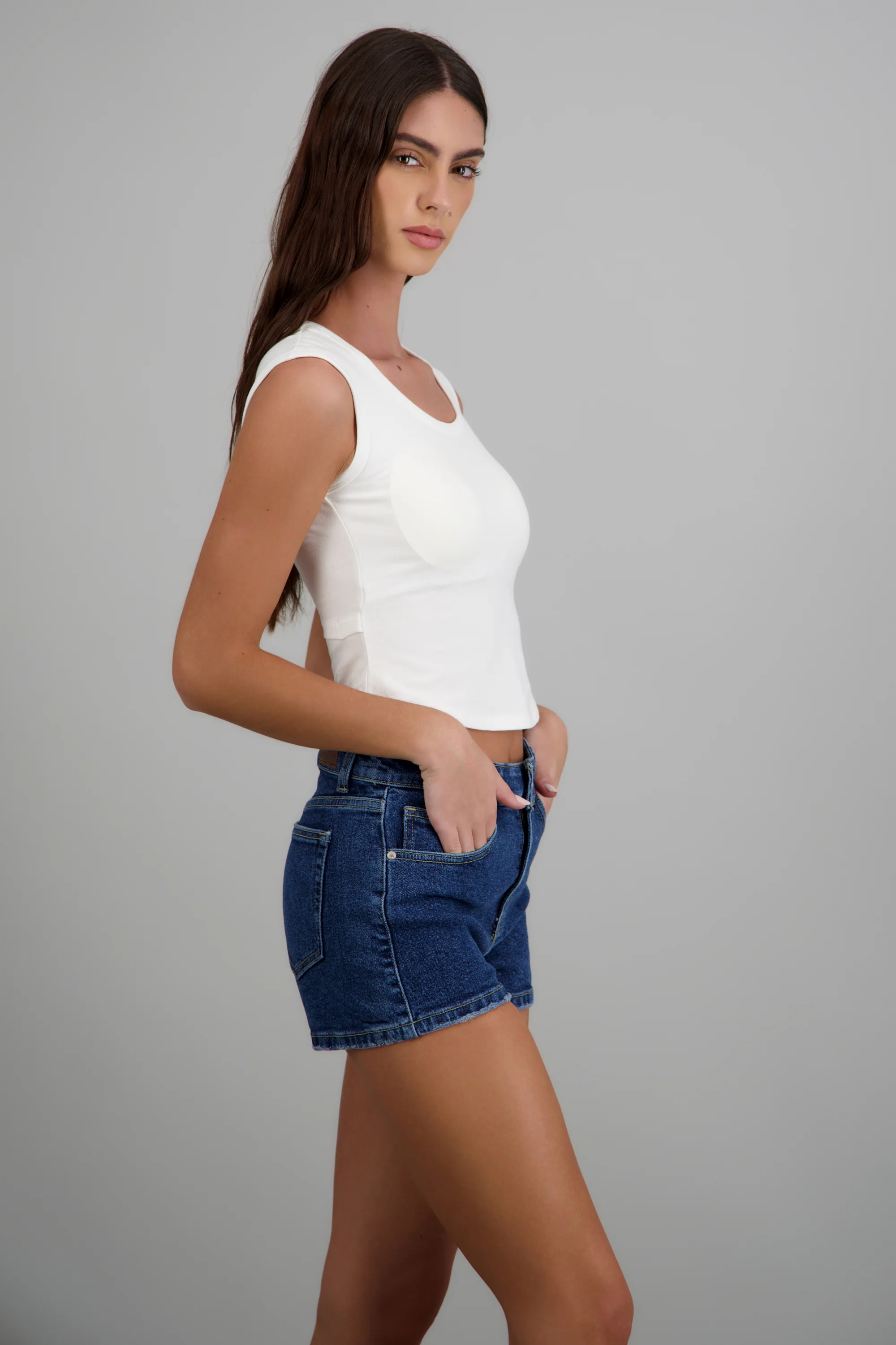 Tank top cuello redondo detalle copas - Image 2
