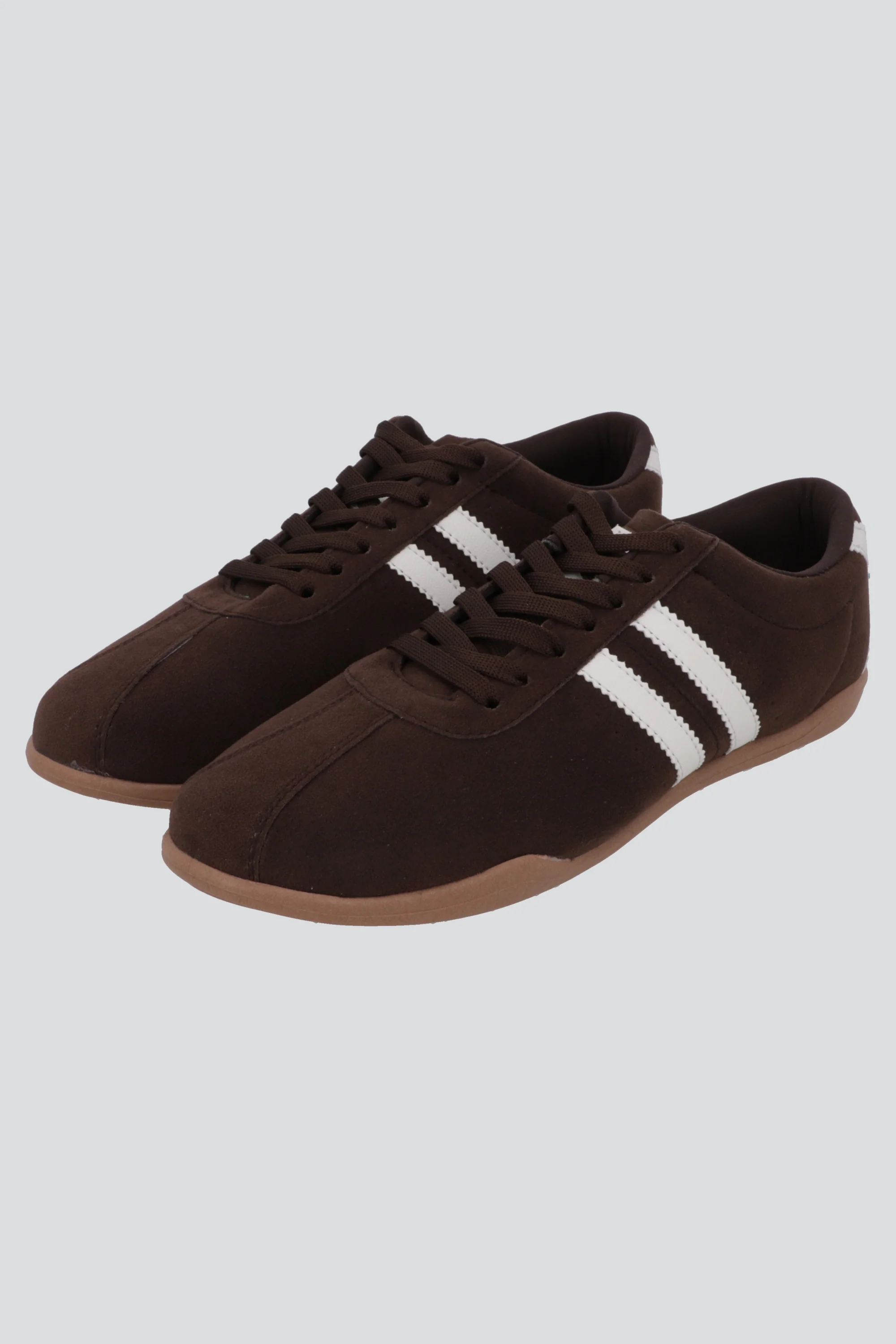 Tenis casual dos lineas gamuza