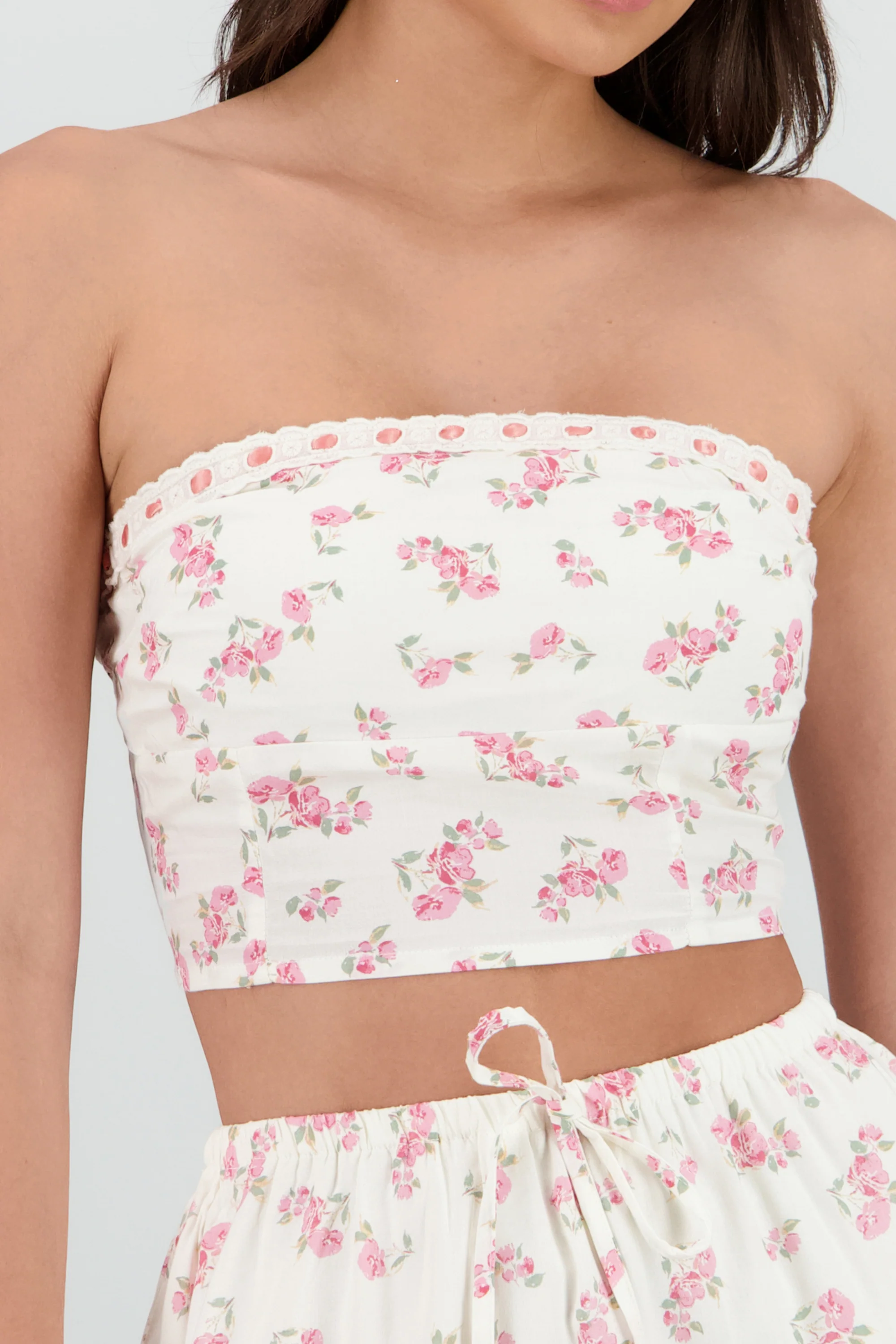 Top bandeau flores detalle encaje - Image 5