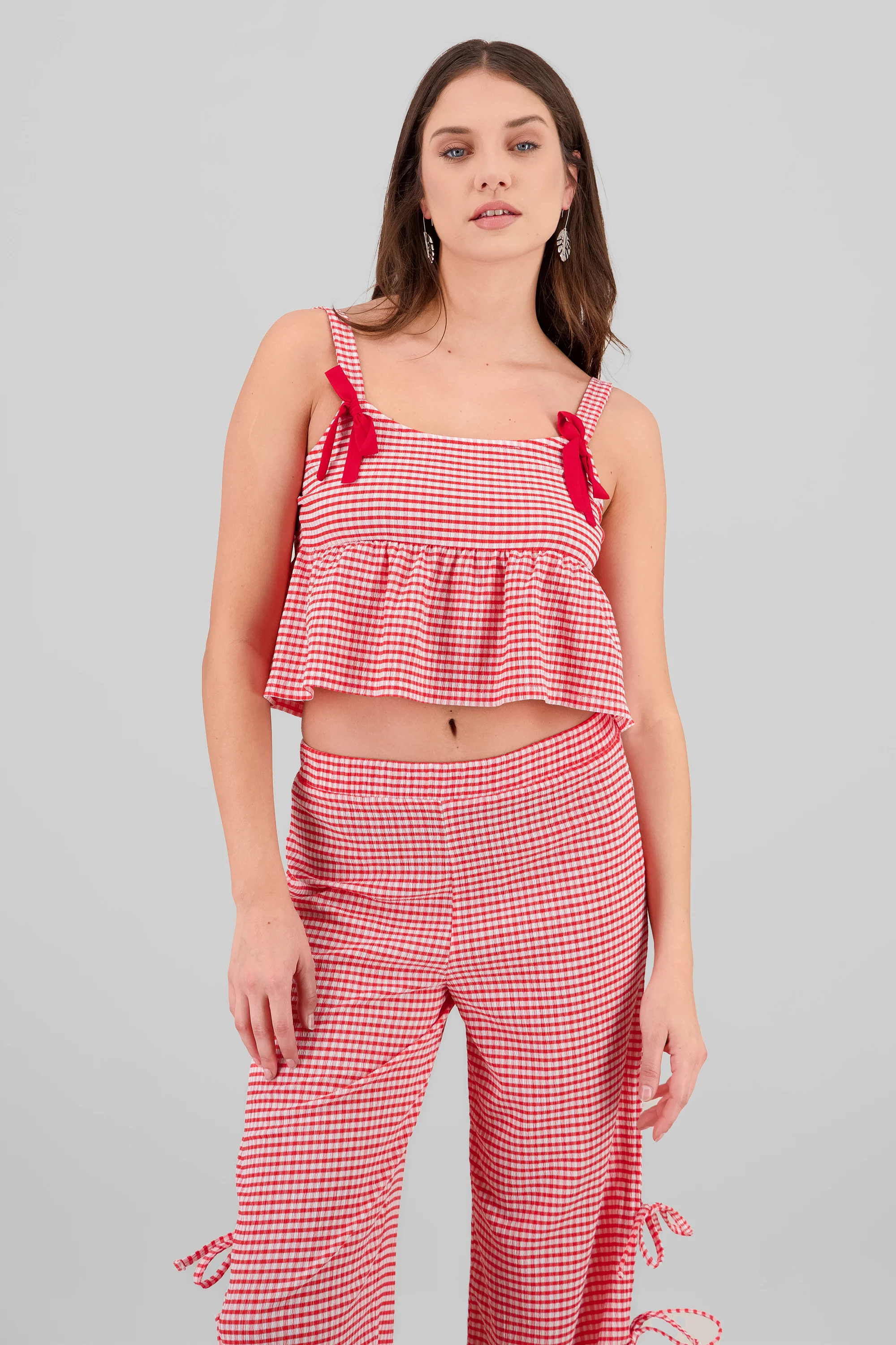 Top con olan tirantes detalle moños