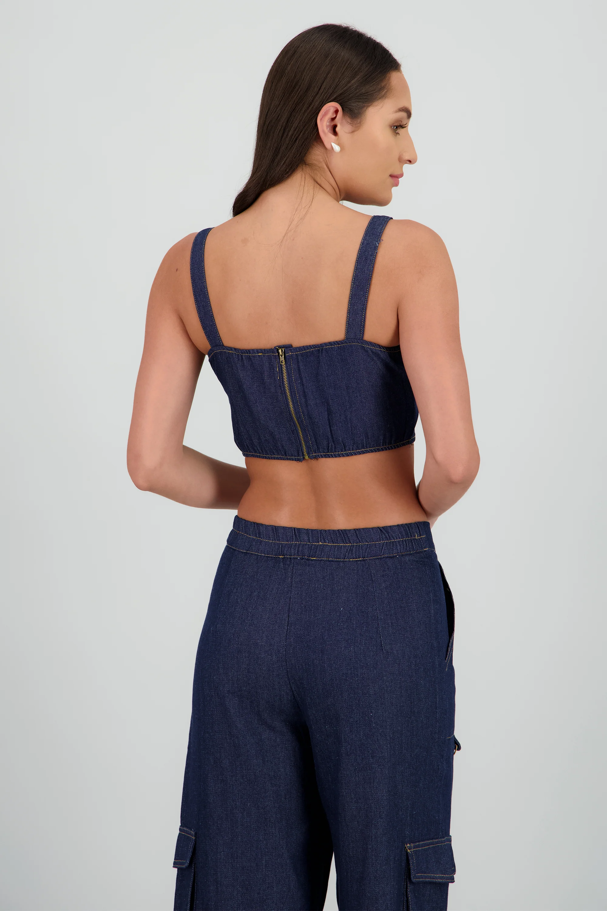 Top corto de tirantes con detalle hebillas - Image 4