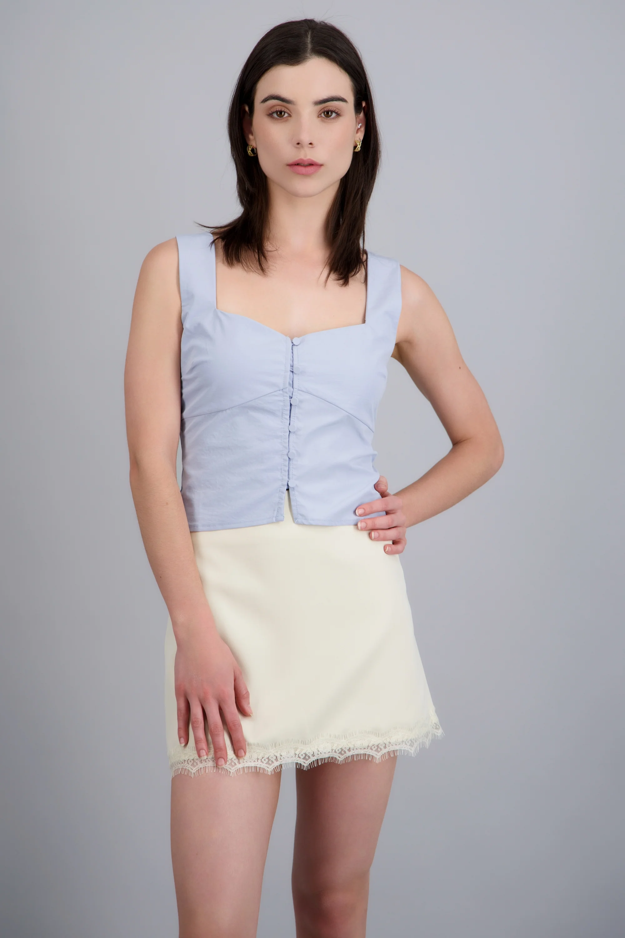 Top corto escote corazon con botones - Image 3