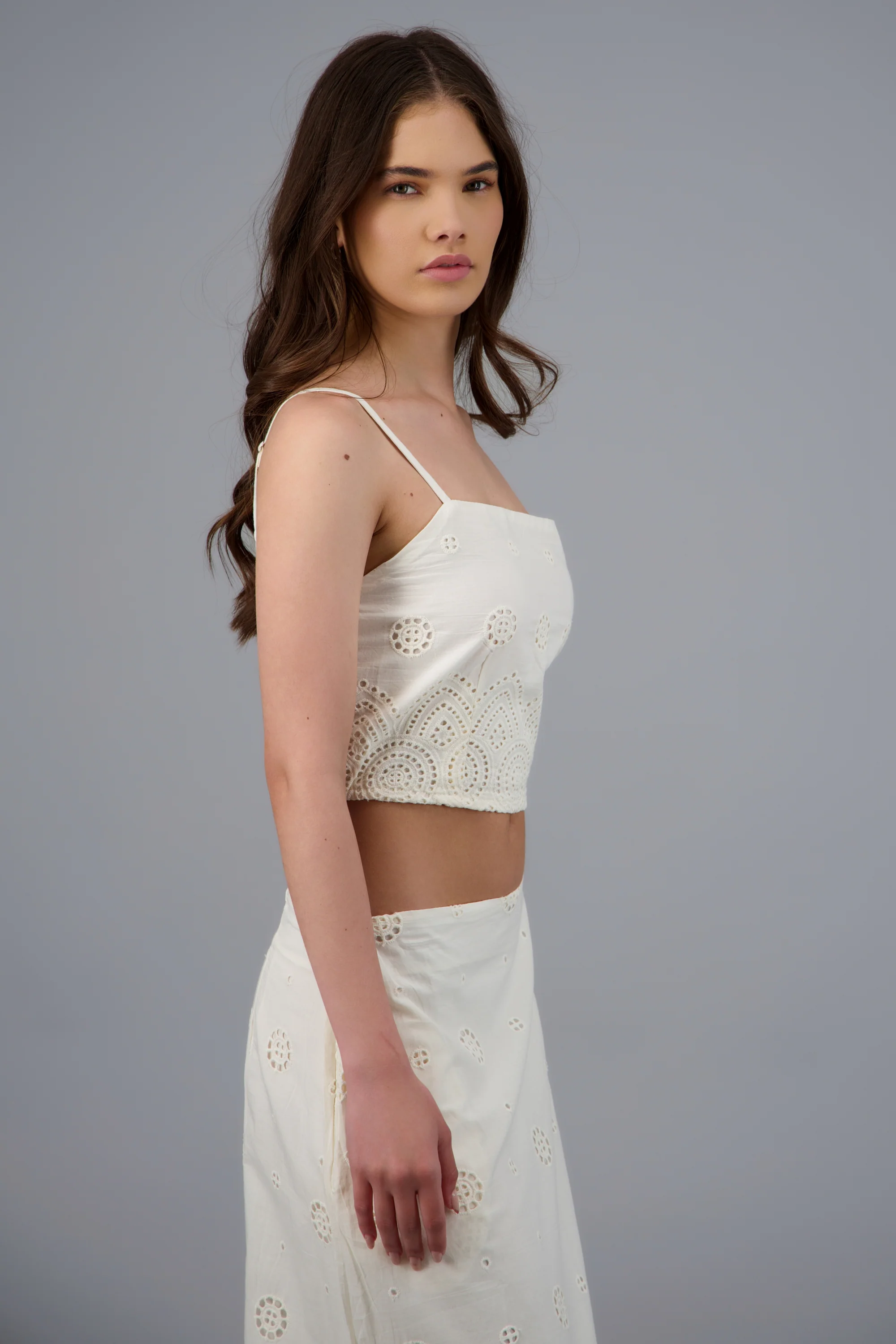 Top crop tirantes detalle eyelet - Image 2