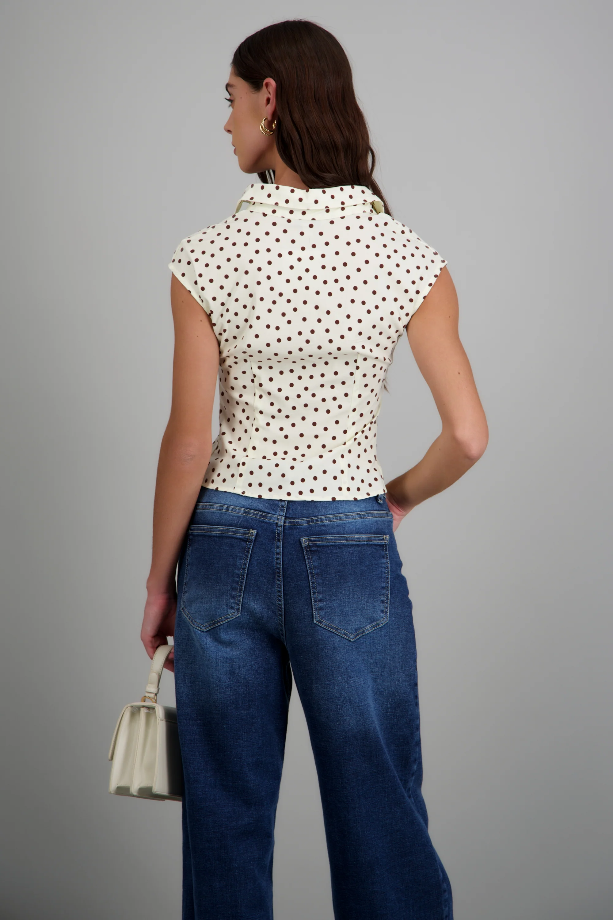 Top cuello camisero detalle polkas - Image 4
