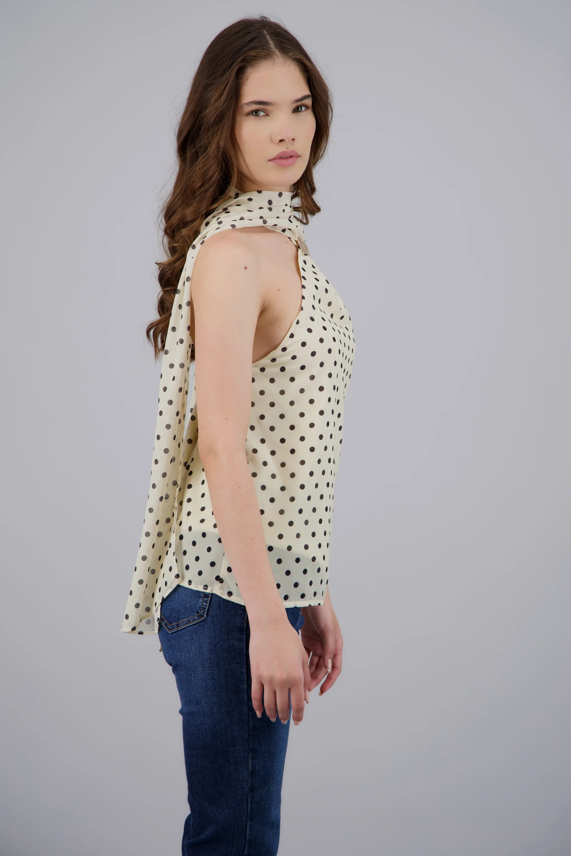 Top cuello halter polka detalle broche - Image 2