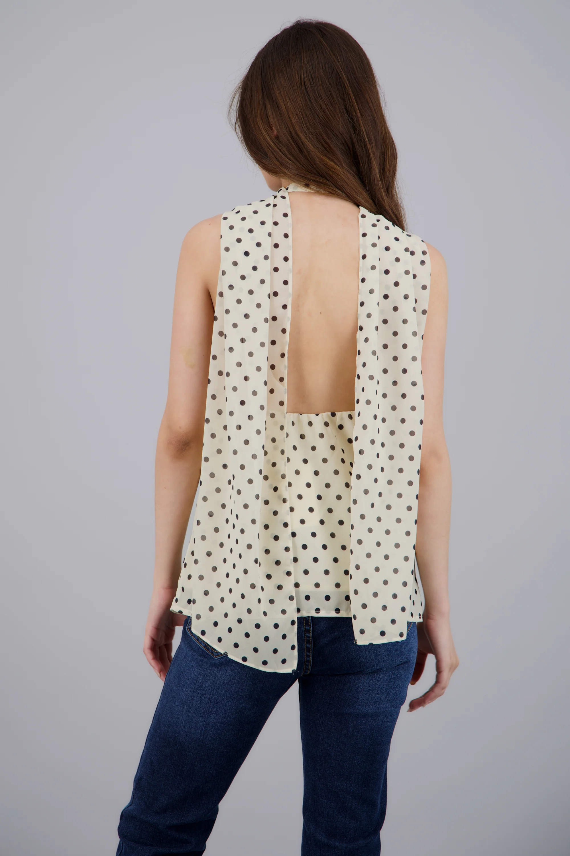 Top cuello halter polka detalle broche - Image 4