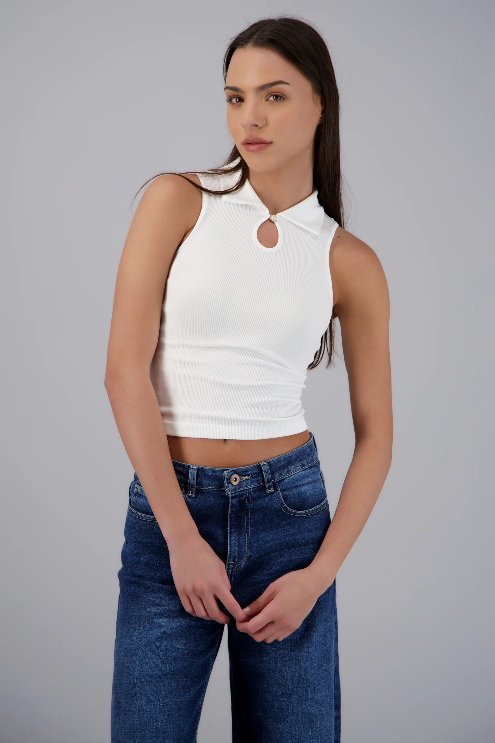 top cuello polo detalle perla - Image 3