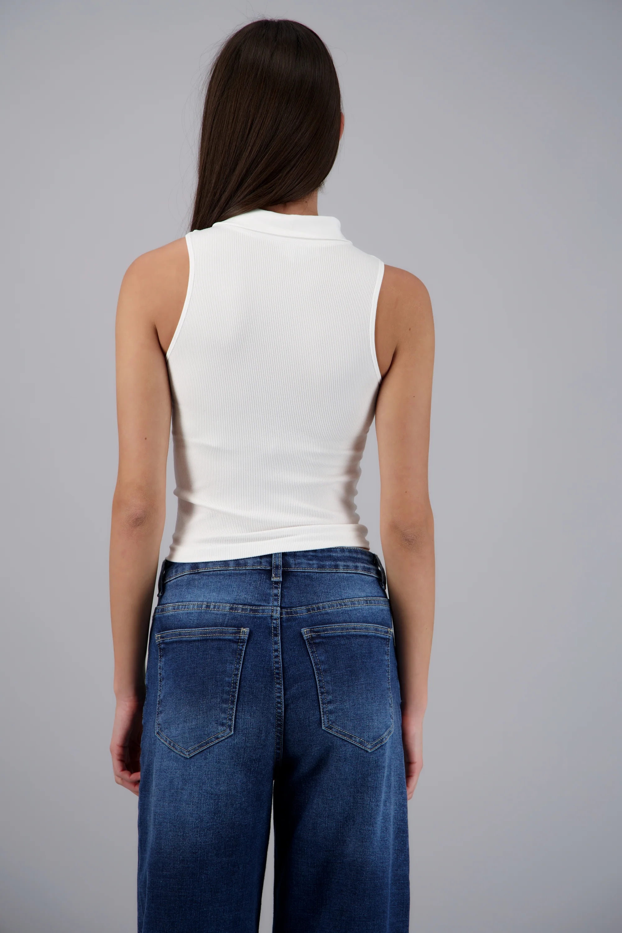 top cuello polo detalle perla - Image 4