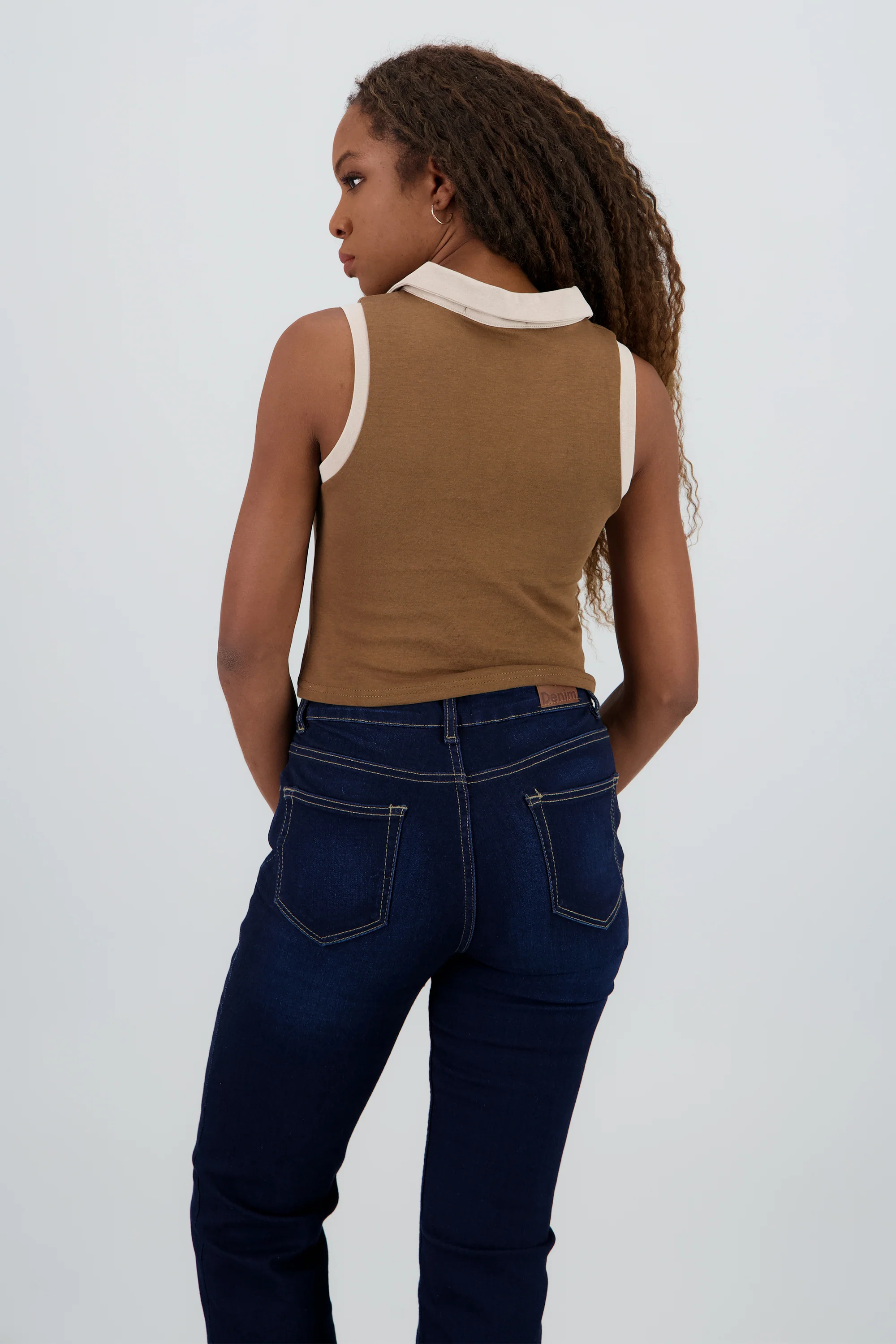 Top cuello polo sin mangas detalle bordado - Image 4