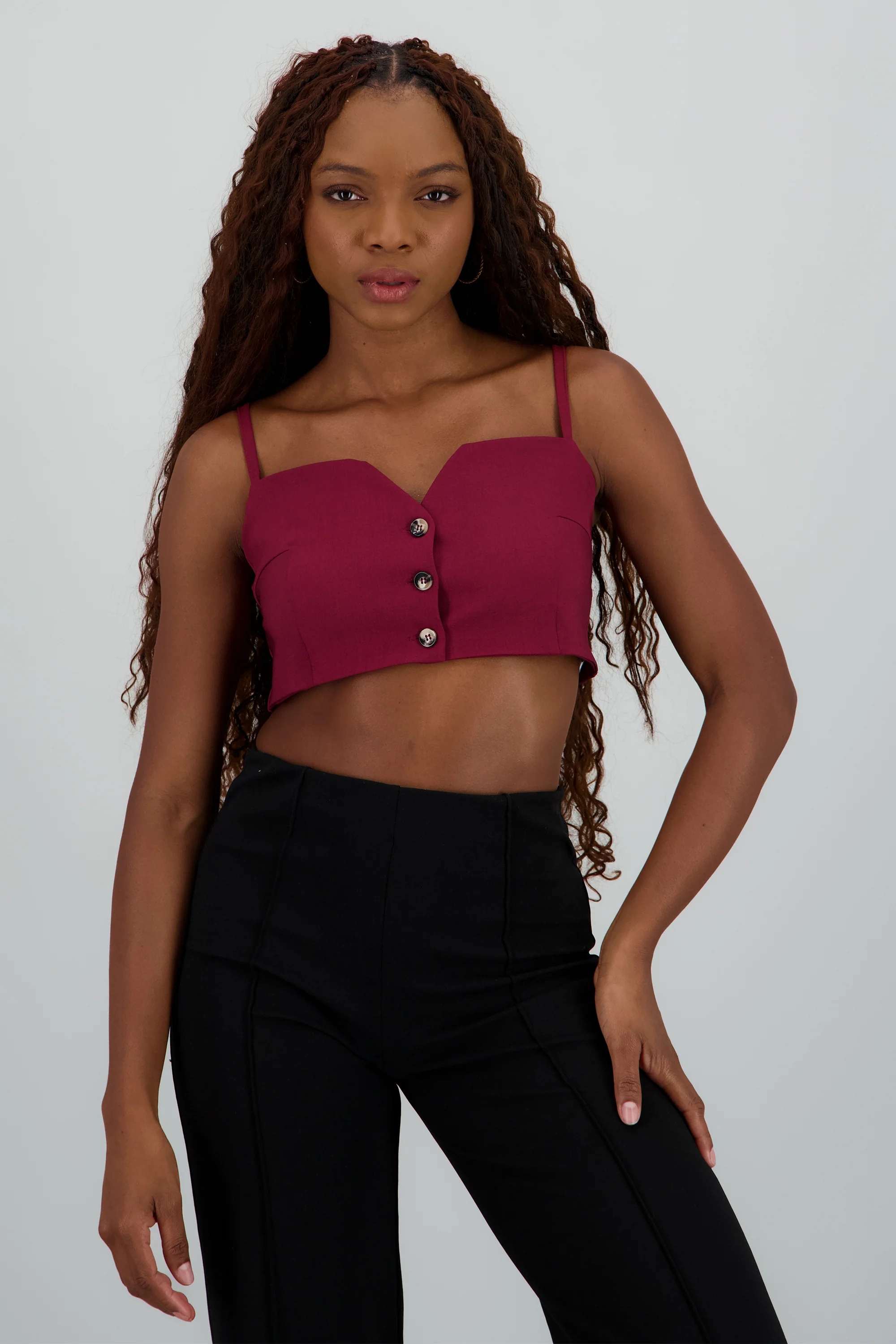 Top de tirantes con detalle de botones