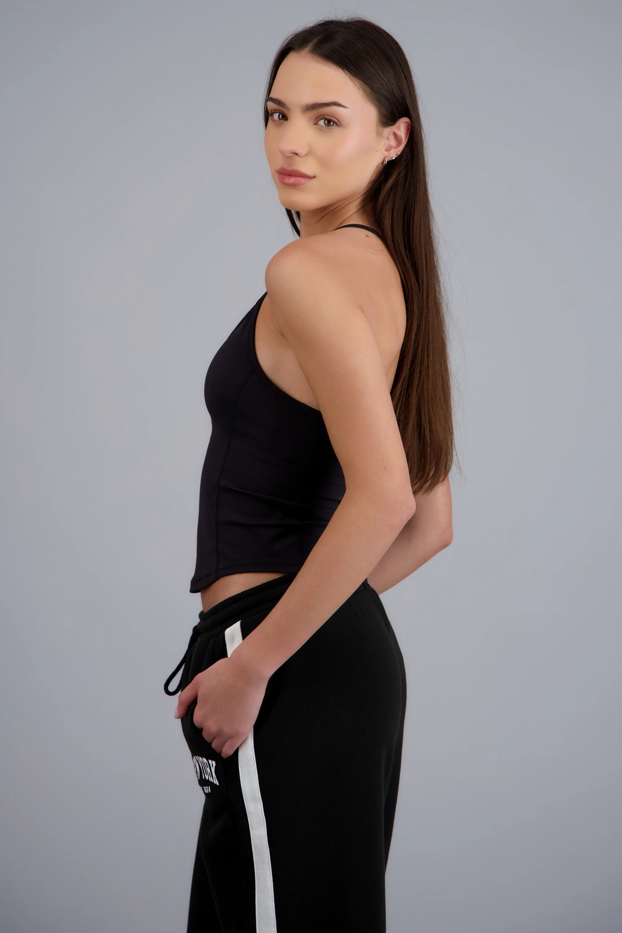 Top deportivo con espalda cruzada - Image 2