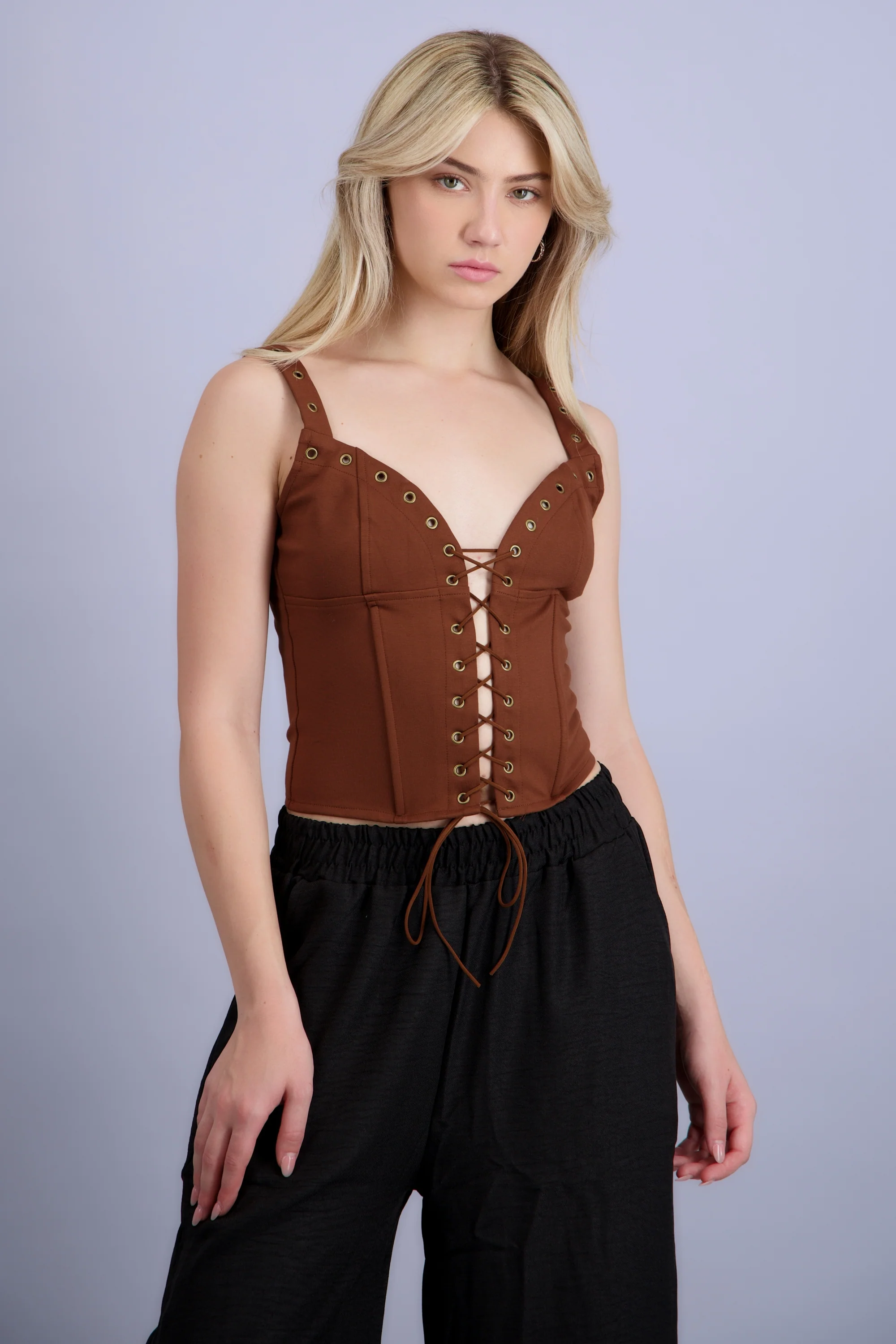 Top detalle lace up con eyelet