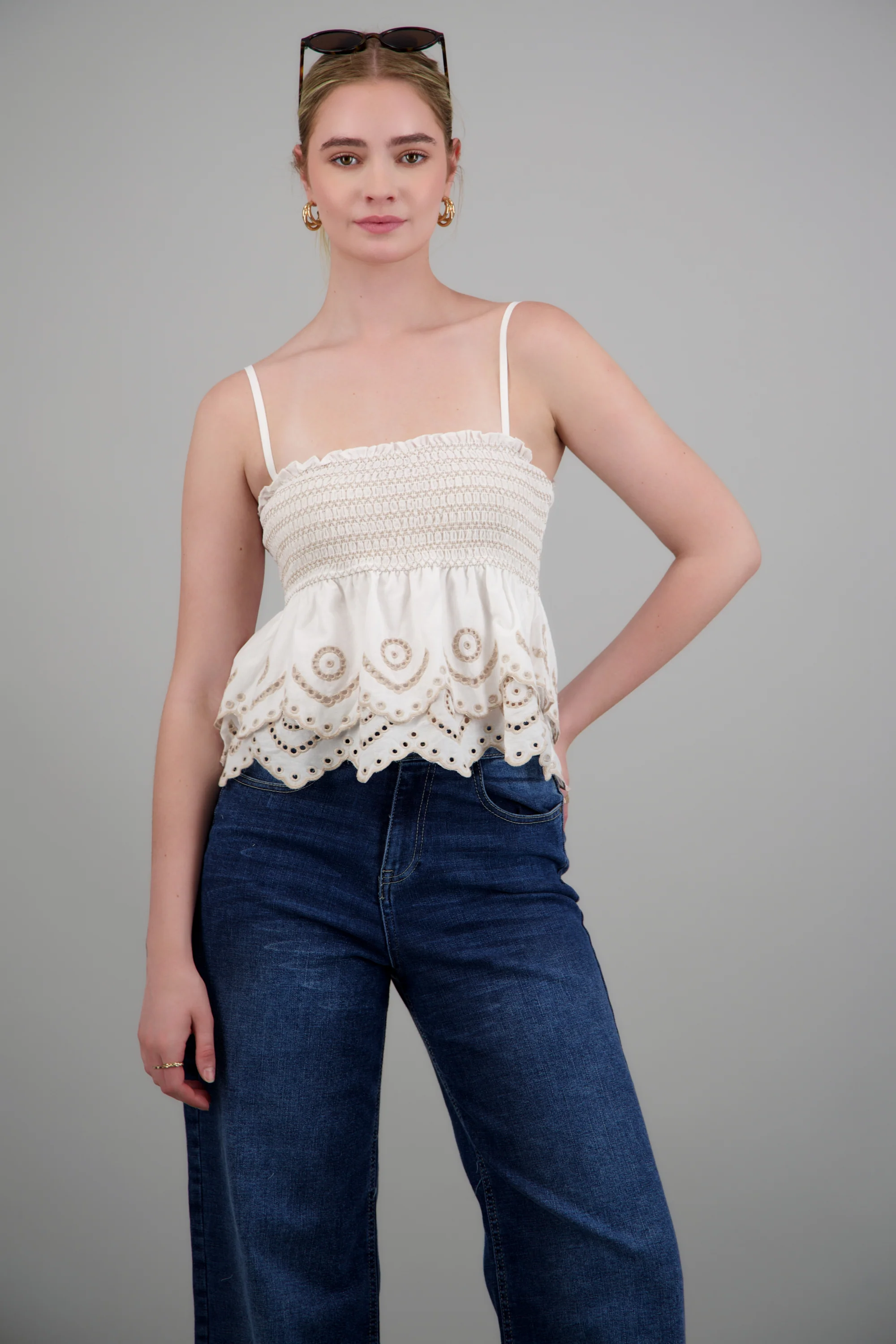 Top detalle mock eyelet