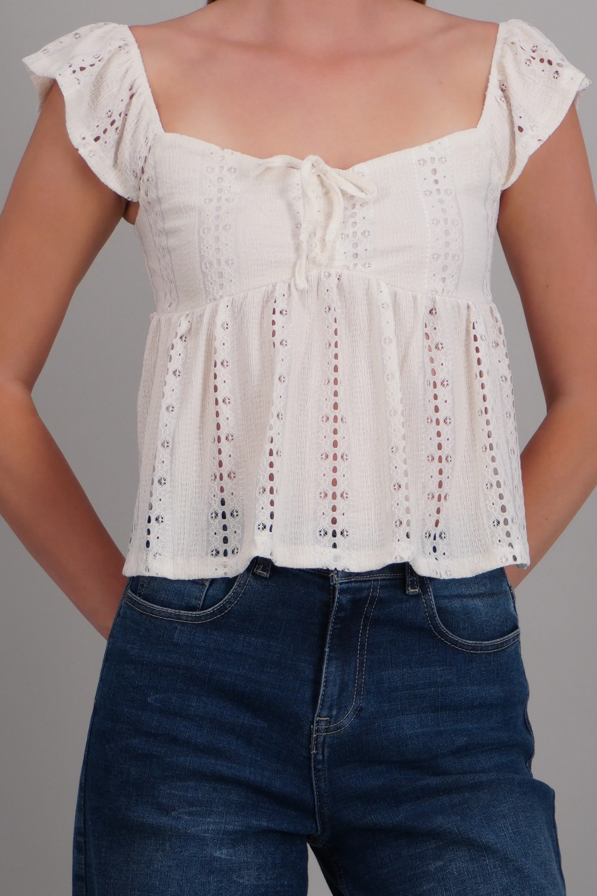 Top escote corazon detalle textura - Image 5