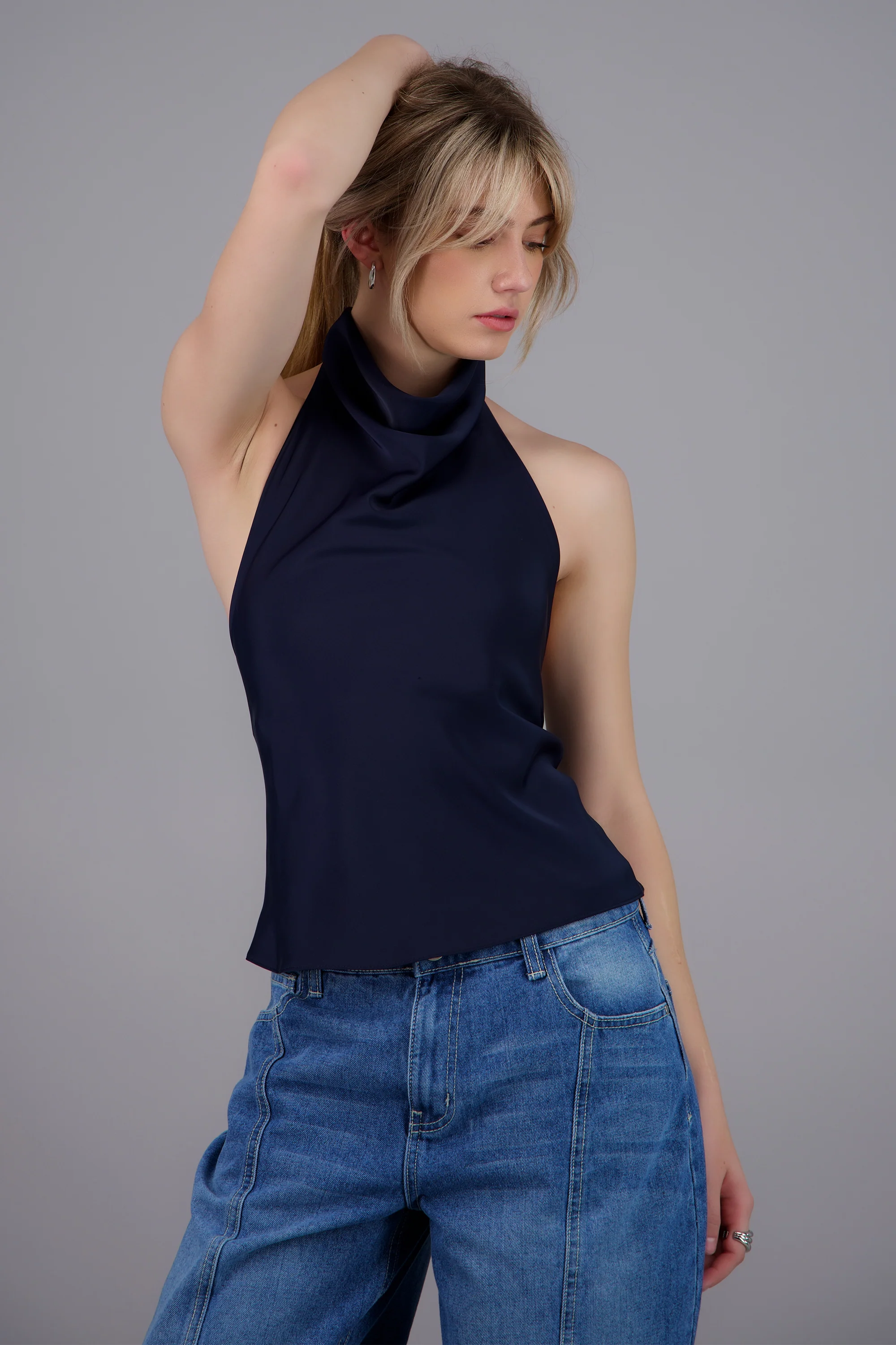 Top halter de cuello cascada satinado - Image 2