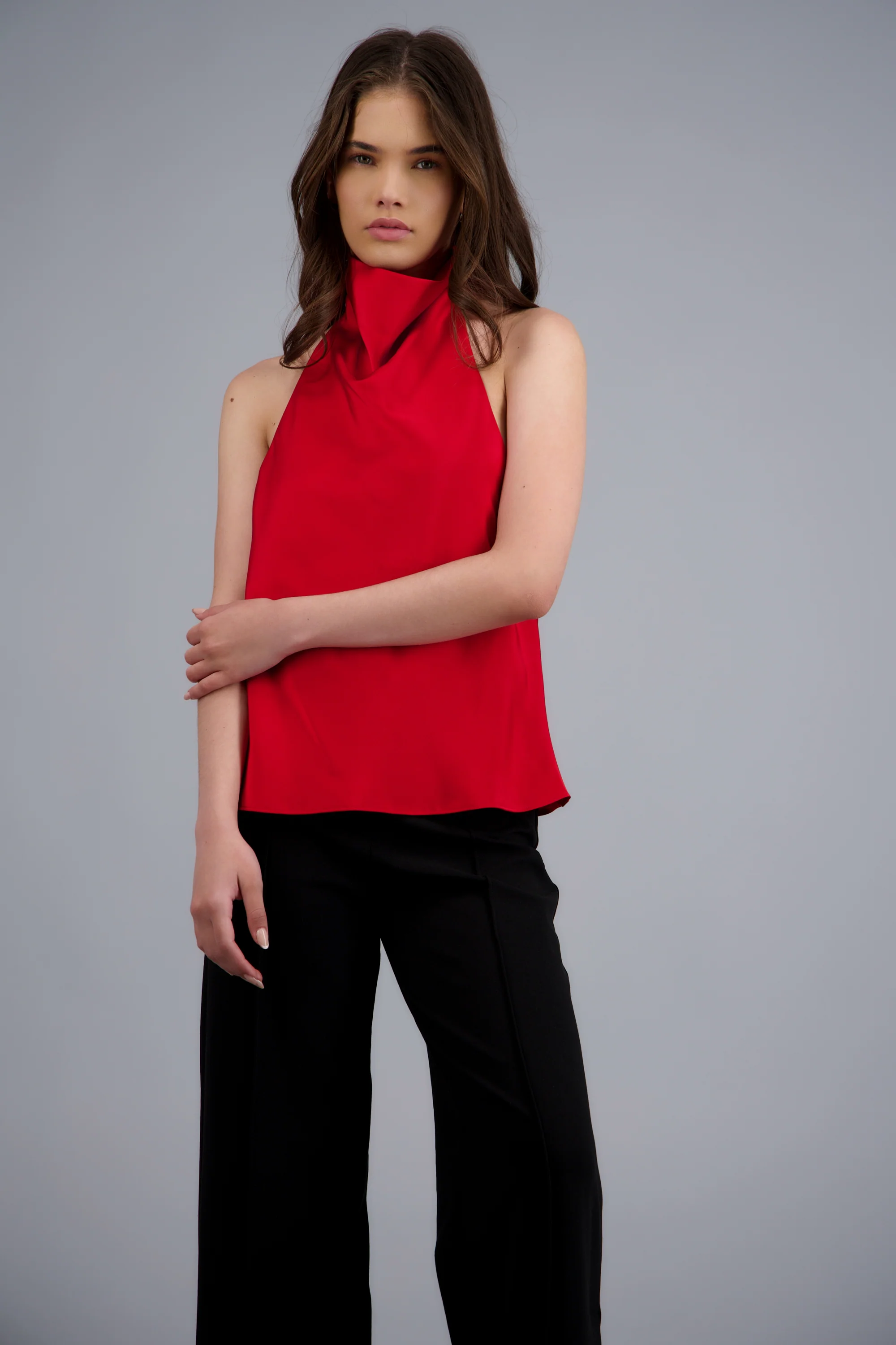 Top halter de cuello cascada satinado - Image 3